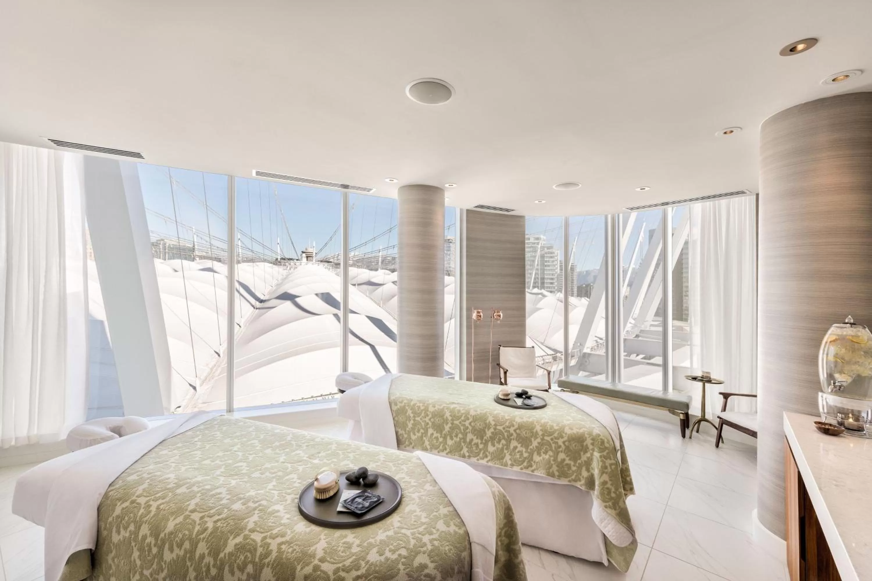 Spa and wellness centre/facilities, Bed in JW Marriott Parq Vancouver