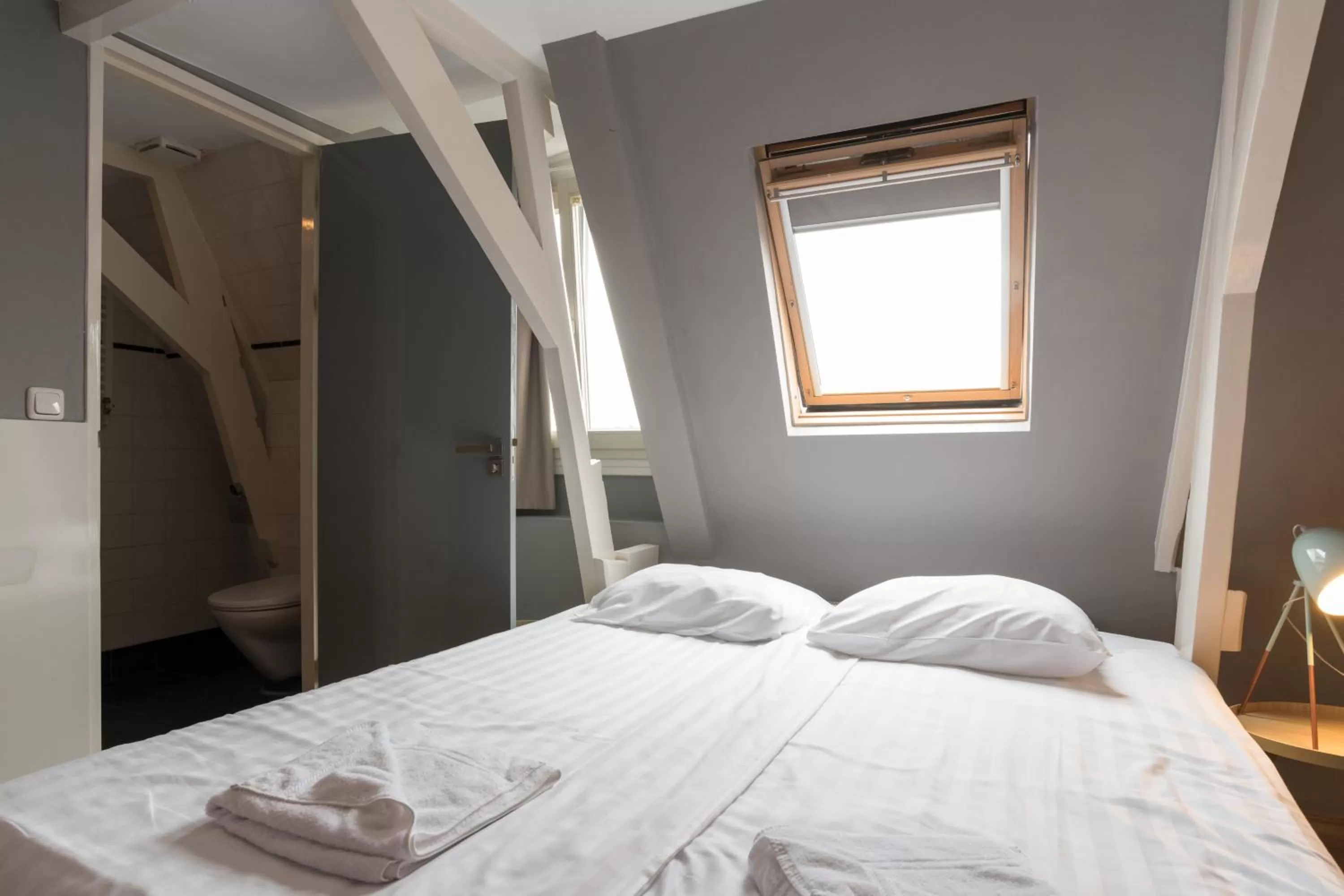 Bed in Westerpark Suites