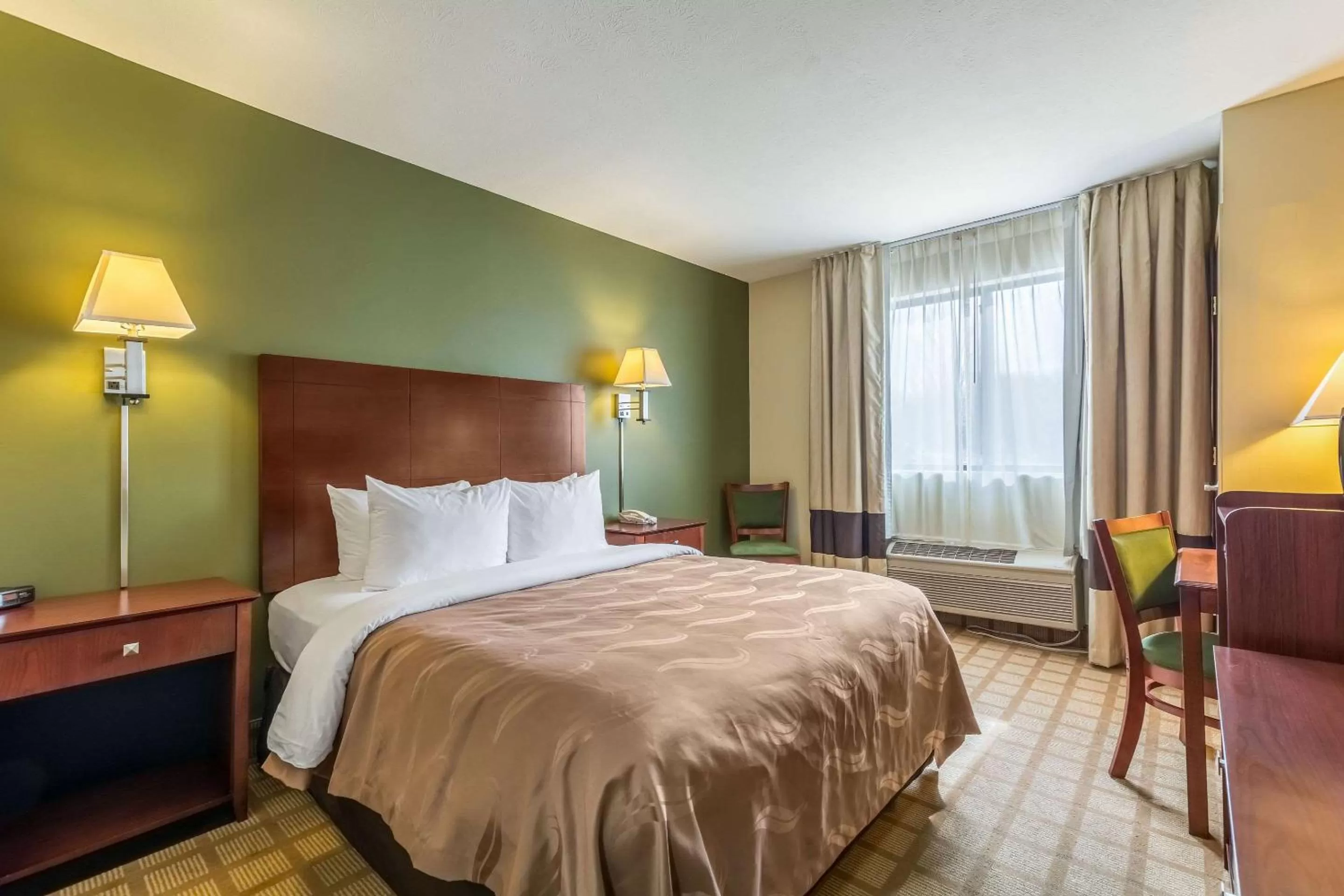 Photo of the whole room, Bed in Quality Inn I-74 Batesville