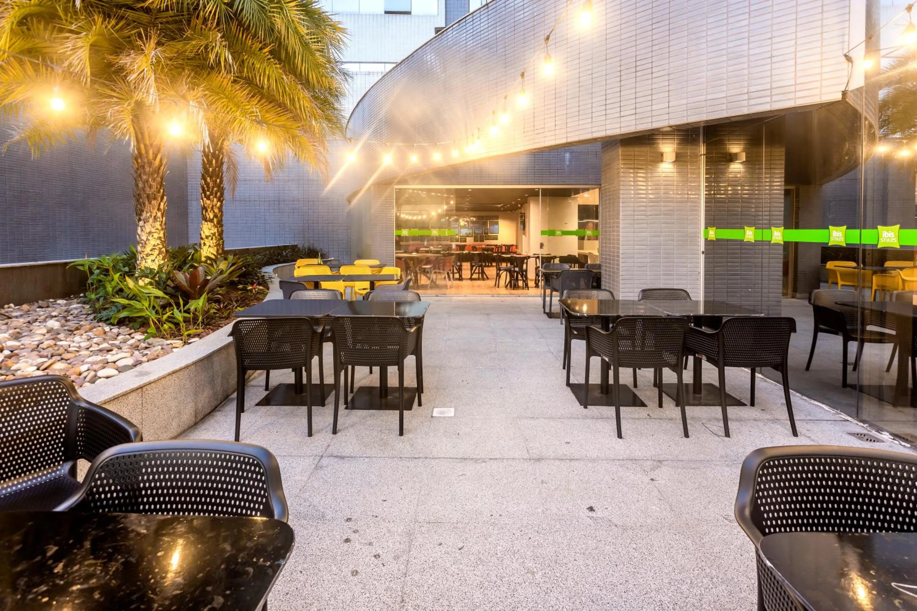 Restaurant/places to eat in Ibis Styles Belém Hangar