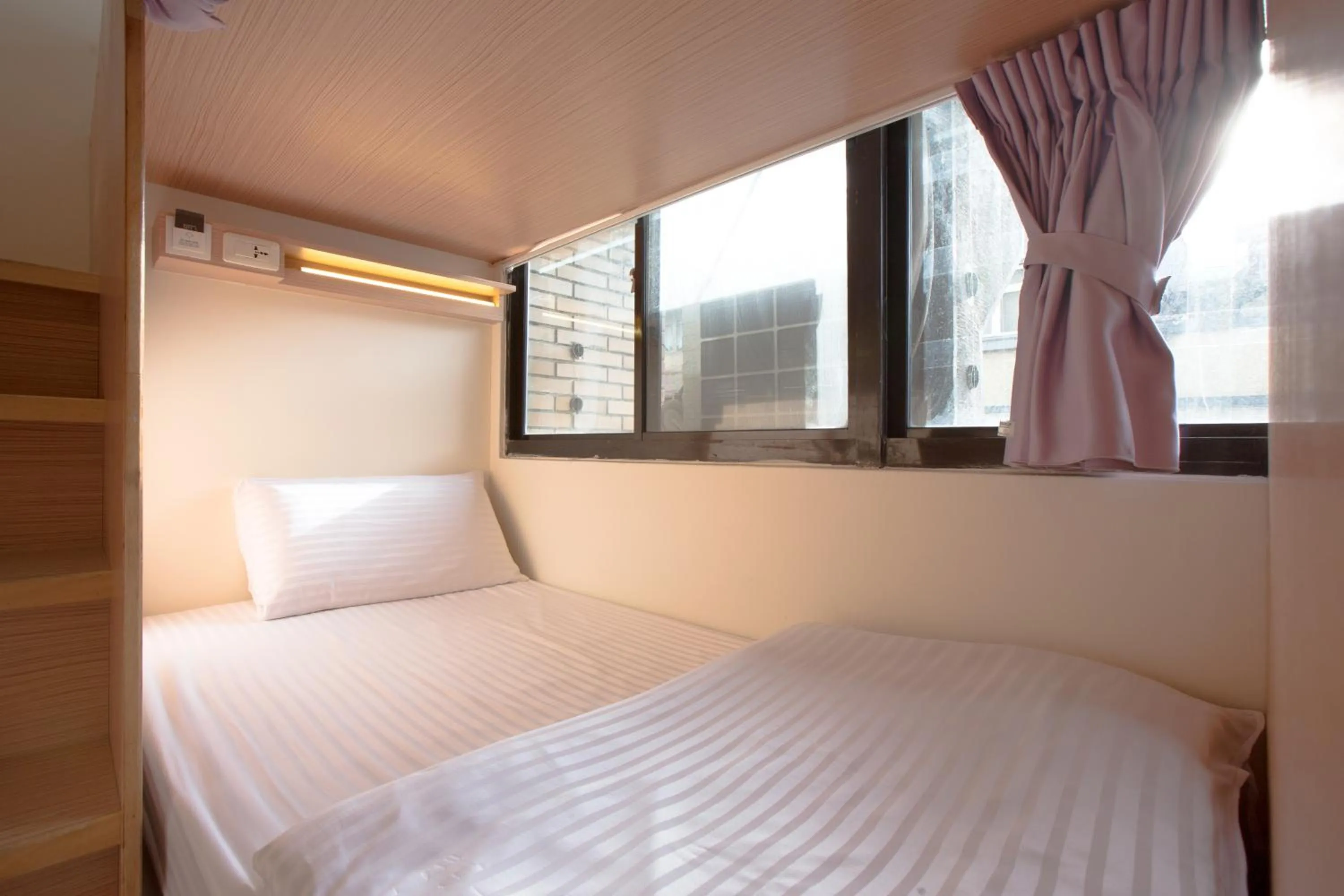 Bed in Fun Inn Taipei Hostel