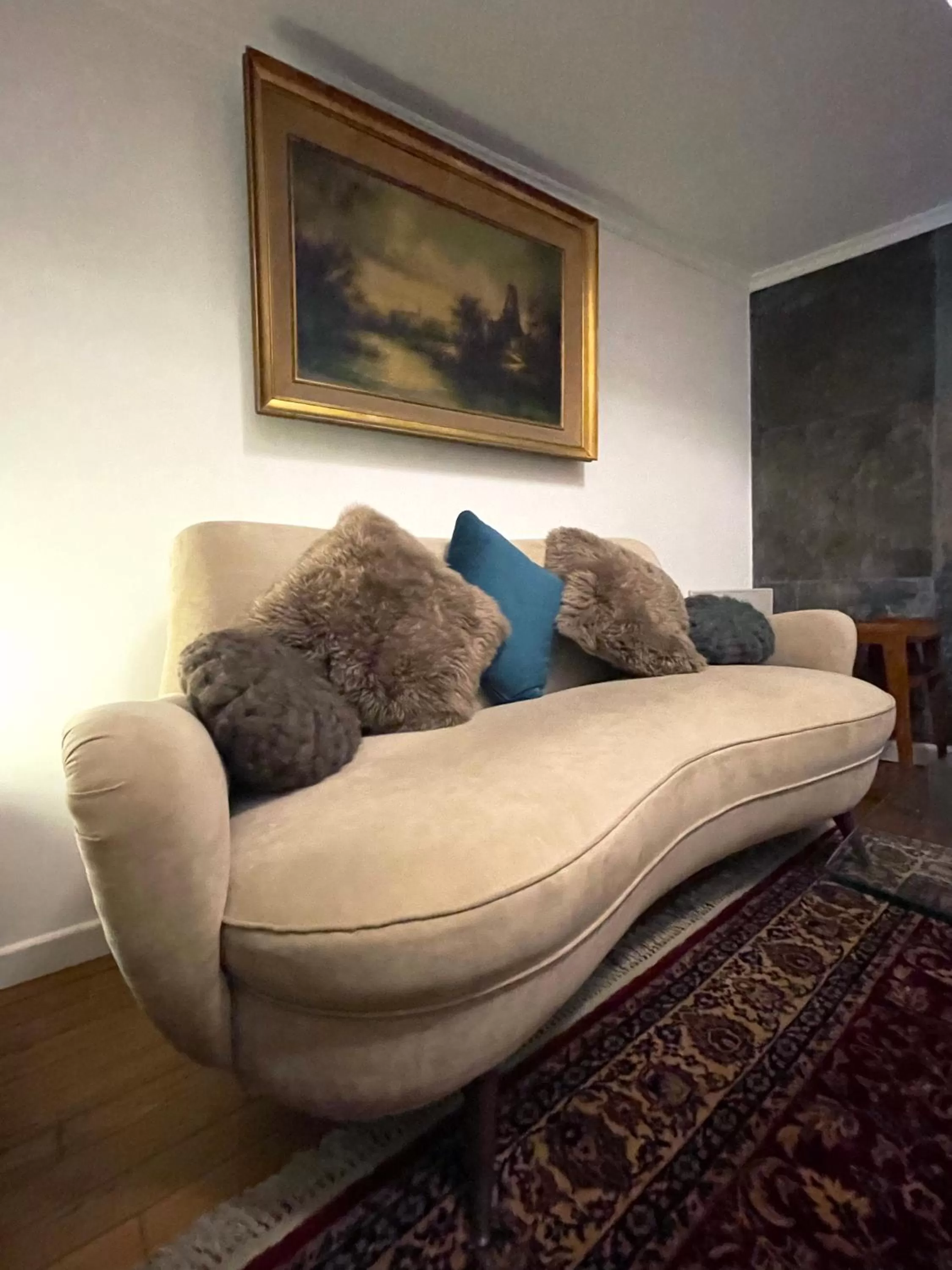 Living room, Bed in Le Petit Palais