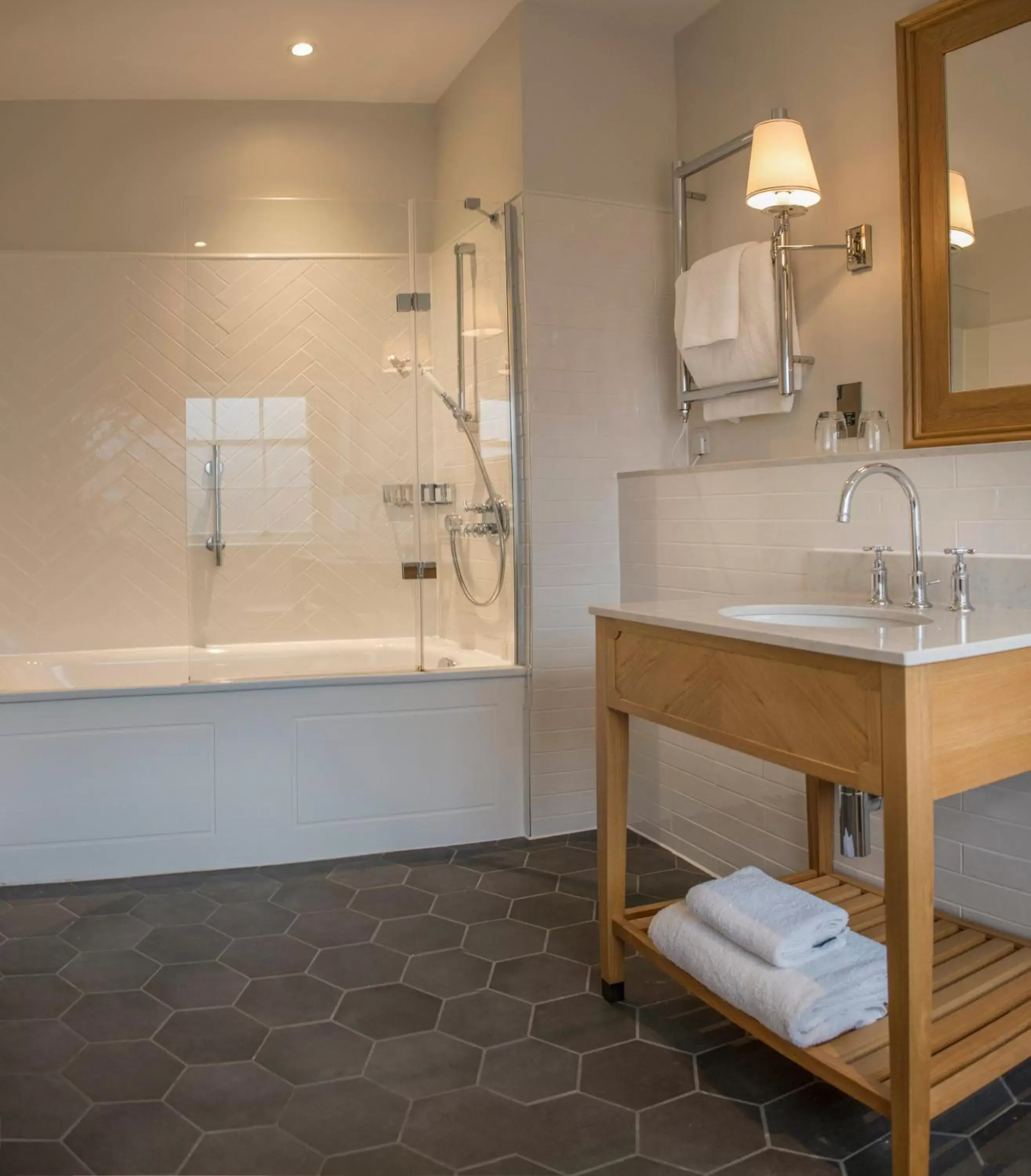 1 Double Bed Premium in Wotton House 1 Double Bed Premium in Wotton House