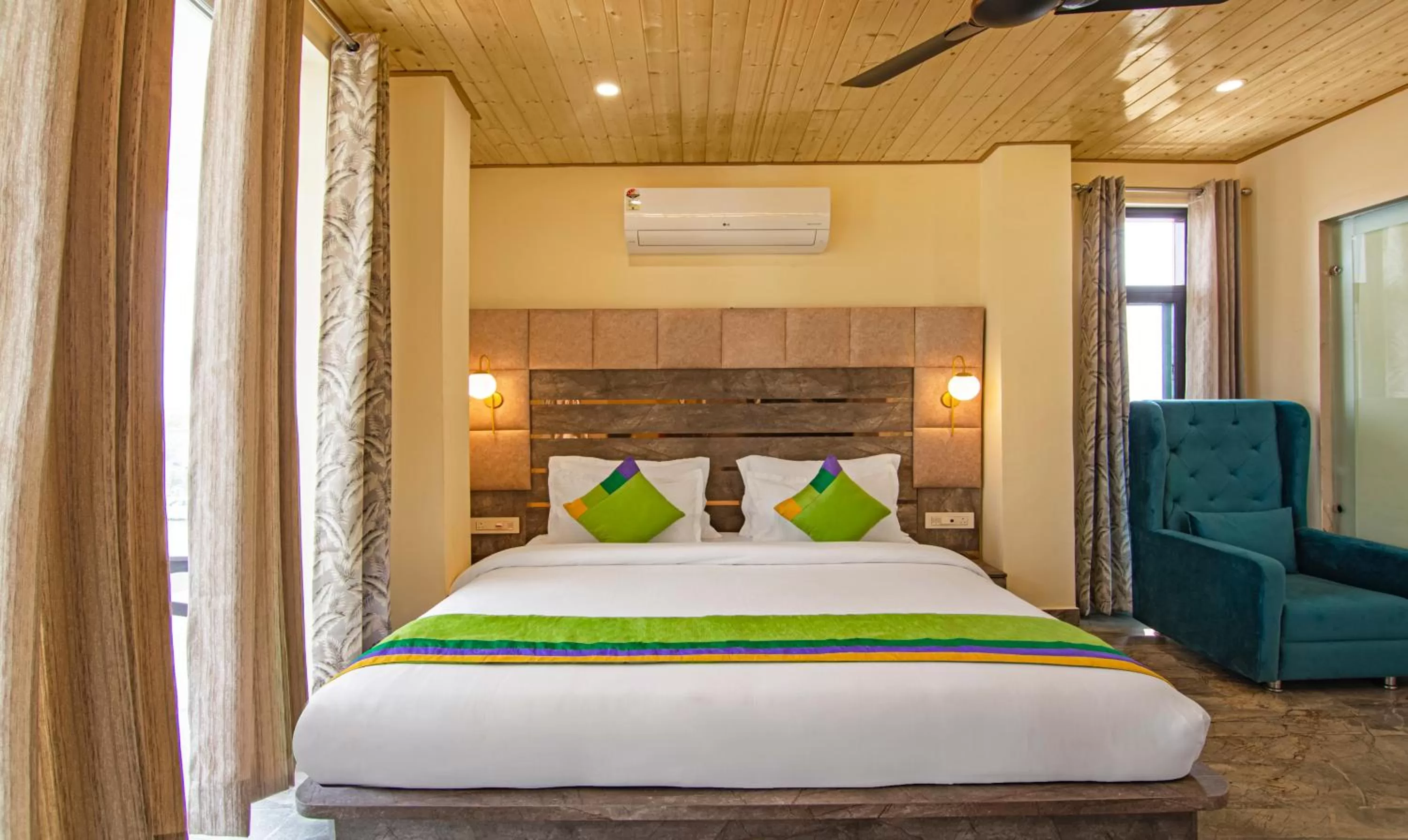 Bedroom, Bed in Treebo Ortus Residency