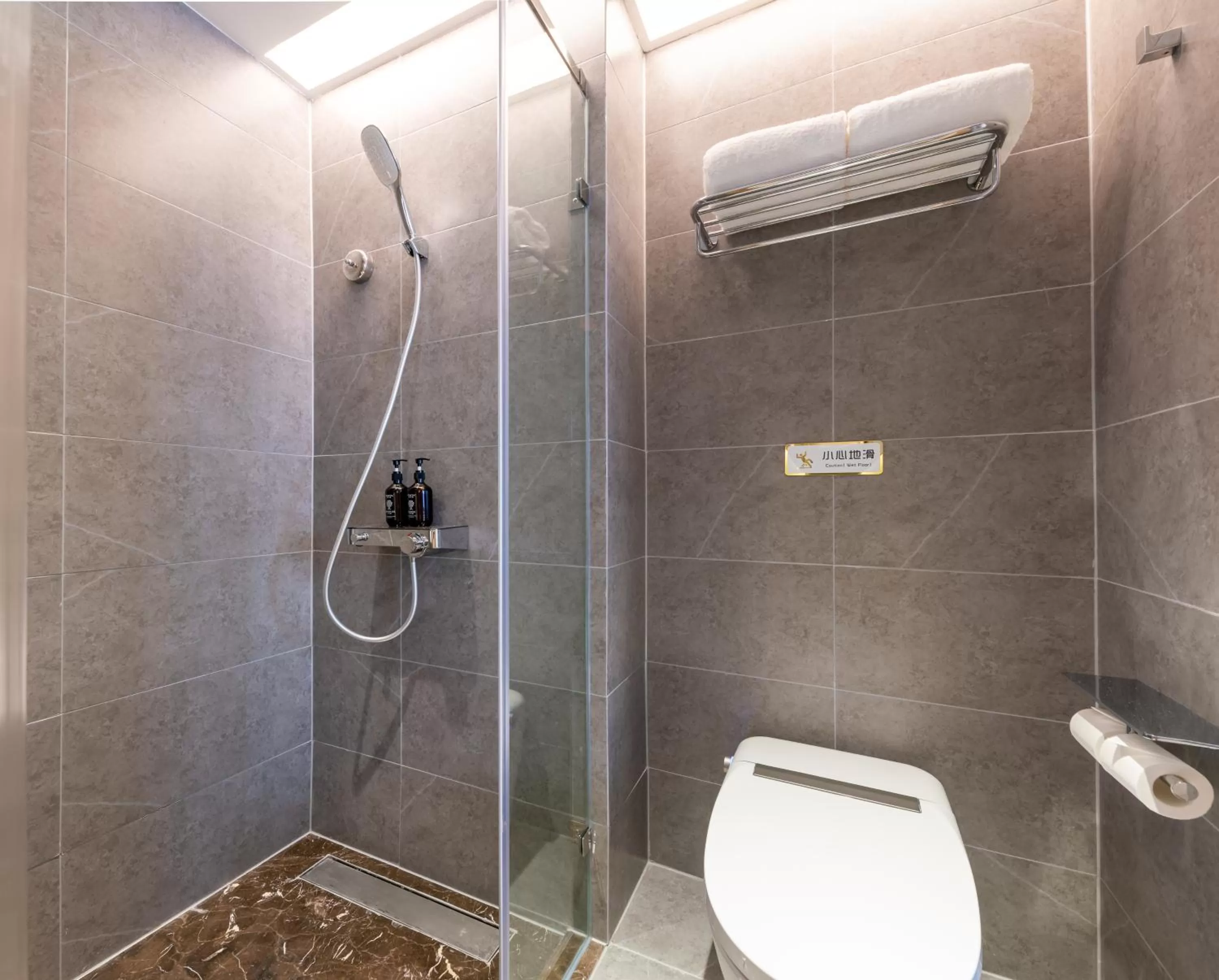 East Sacred Hotel--Beijing Tiananmen Square ,the Forbidden City,Wangfujing Street,Located in the city center