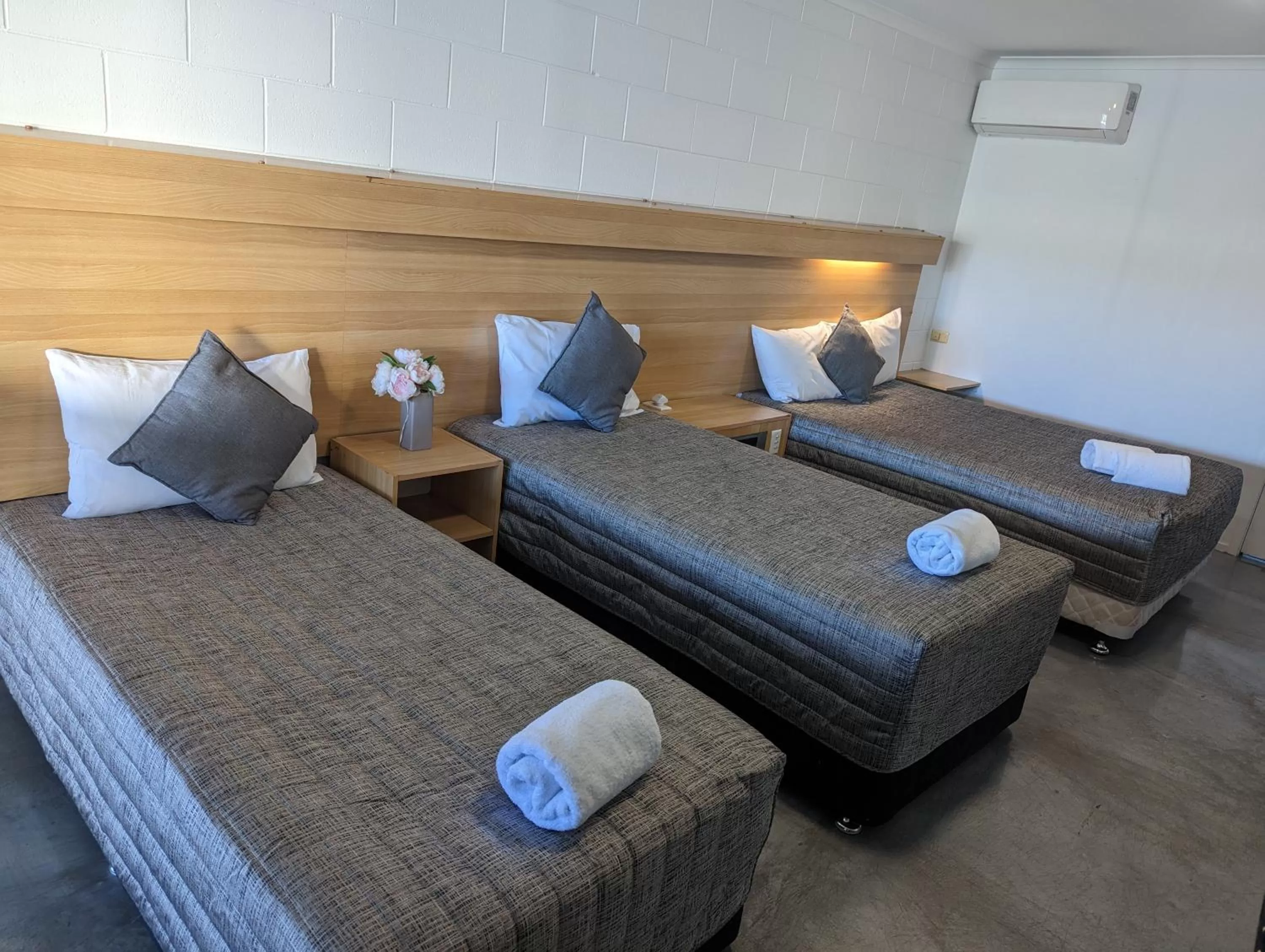 Bed in Fitzroy Motor Inn