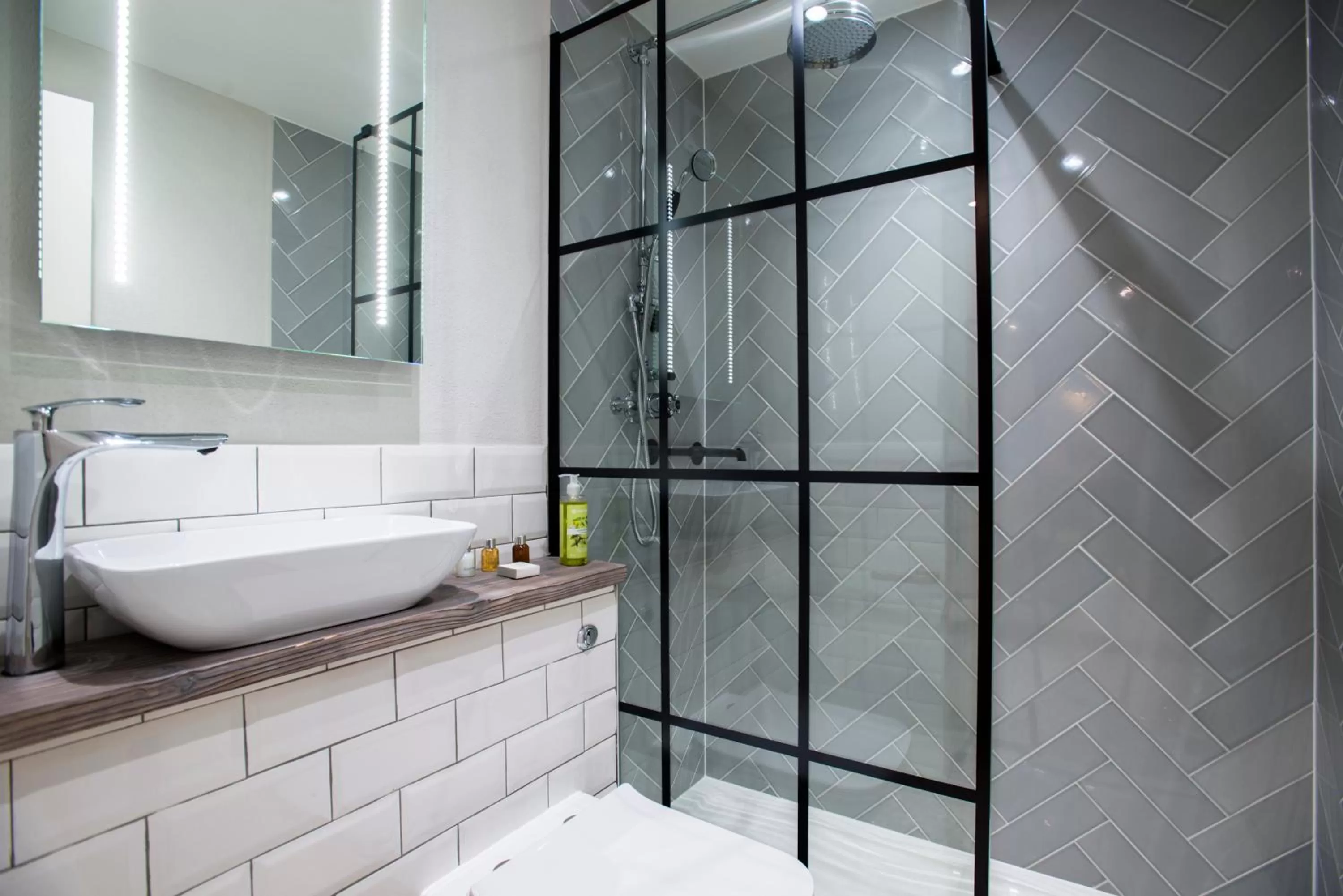 Shower in The Lodge Duxford