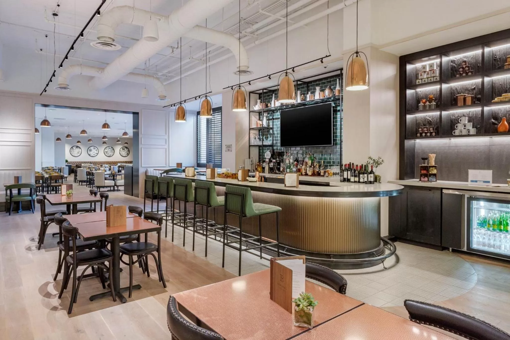 Lounge or bar in Omni Houston Hotel