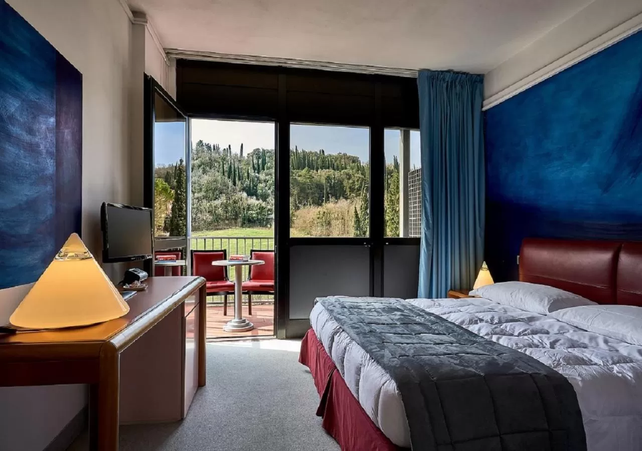 Photo of the whole room, Bed in Albornoz Palace Hotel