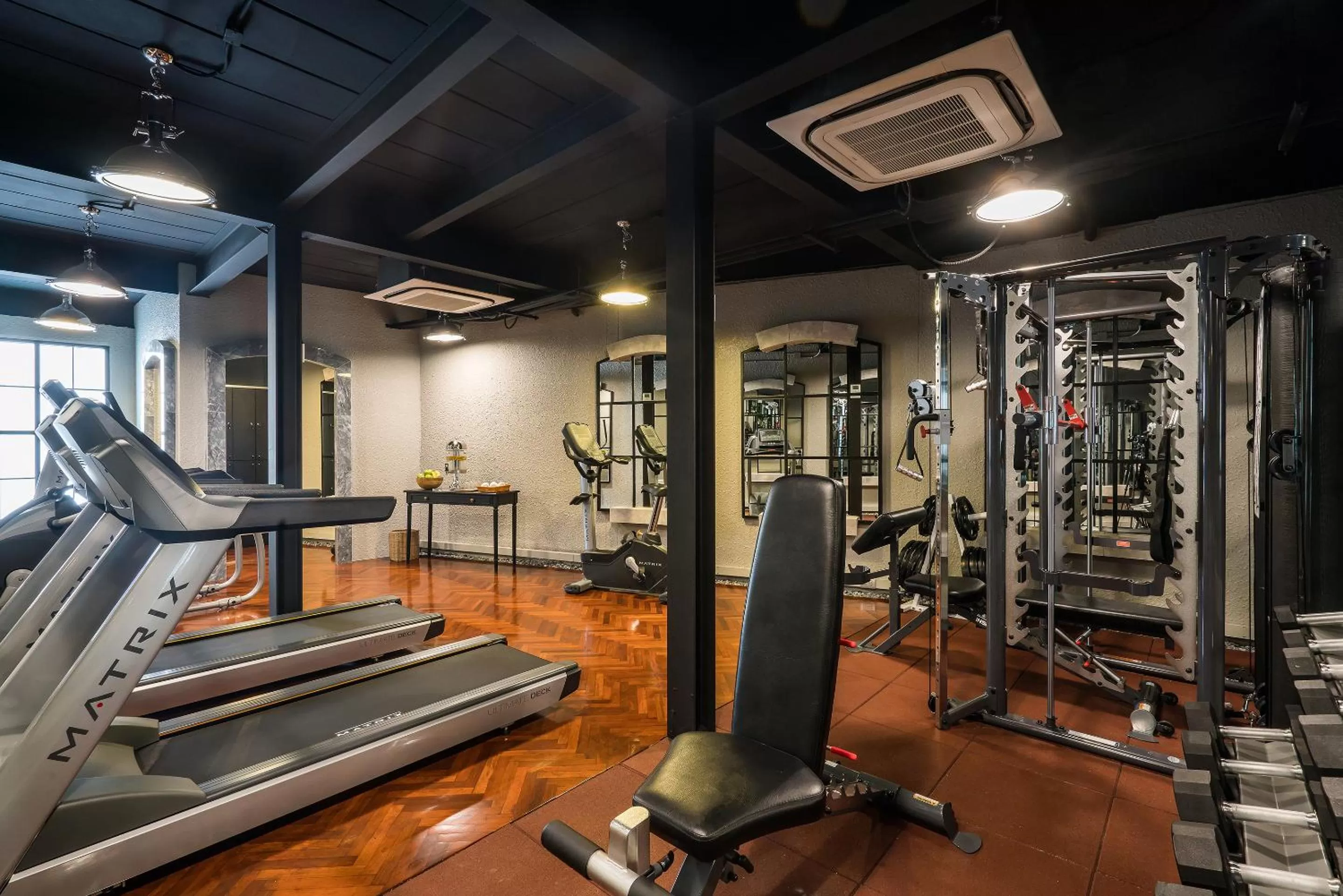 Fitness centre/facilities in Akara Hotel