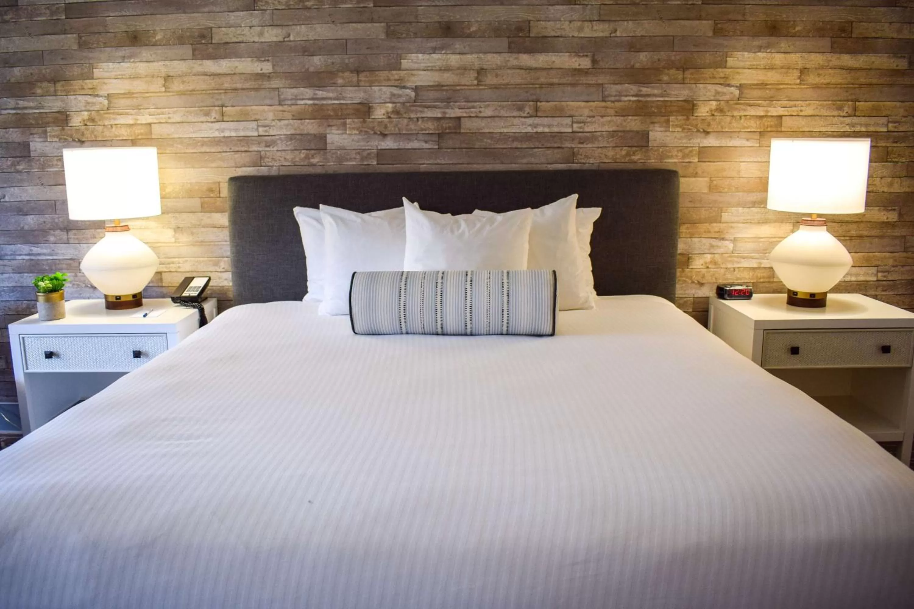 Photo of the whole room, Bed in Beachside Inn