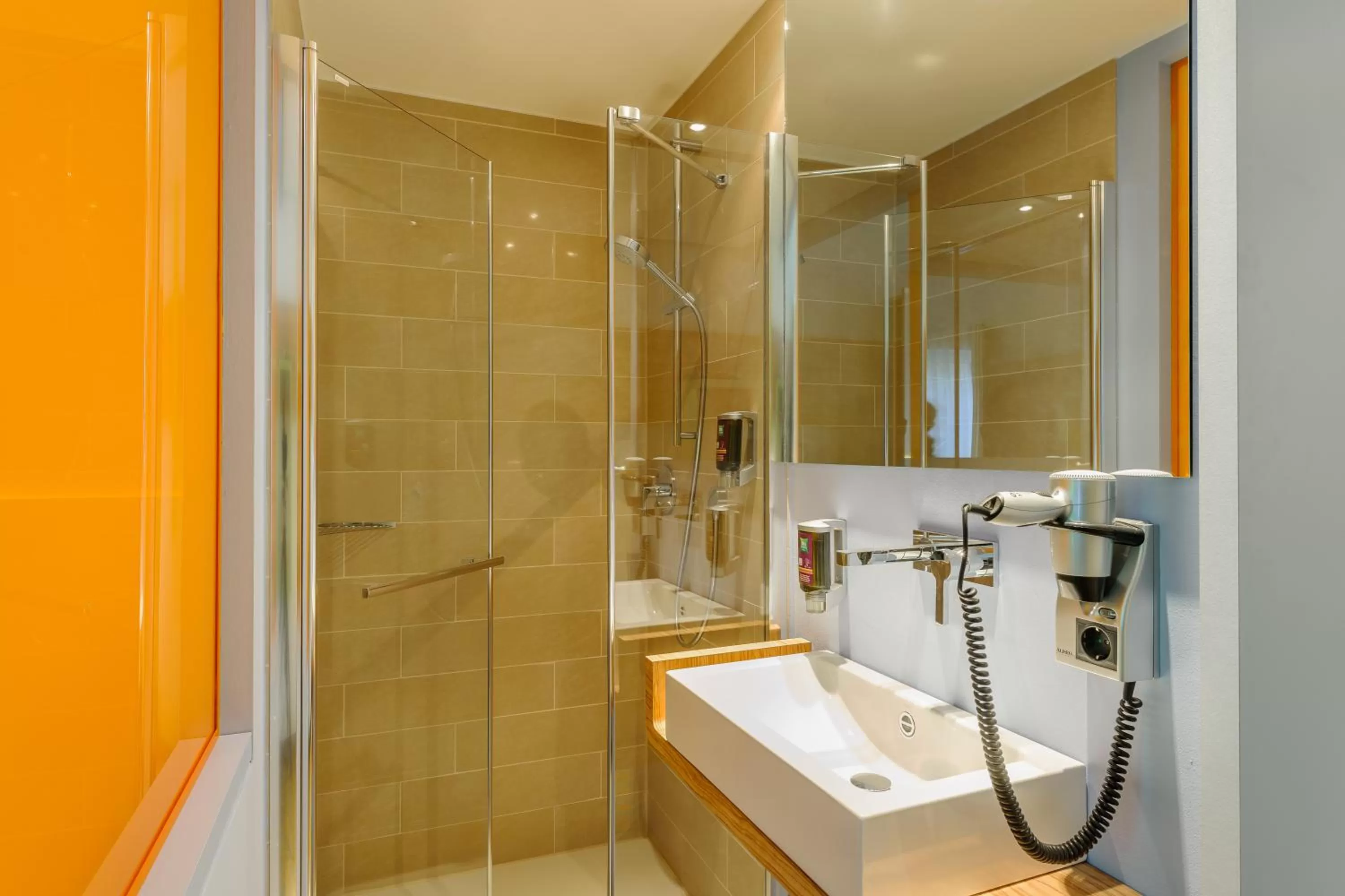 Bathroom in Ibis Styles Hildesheim