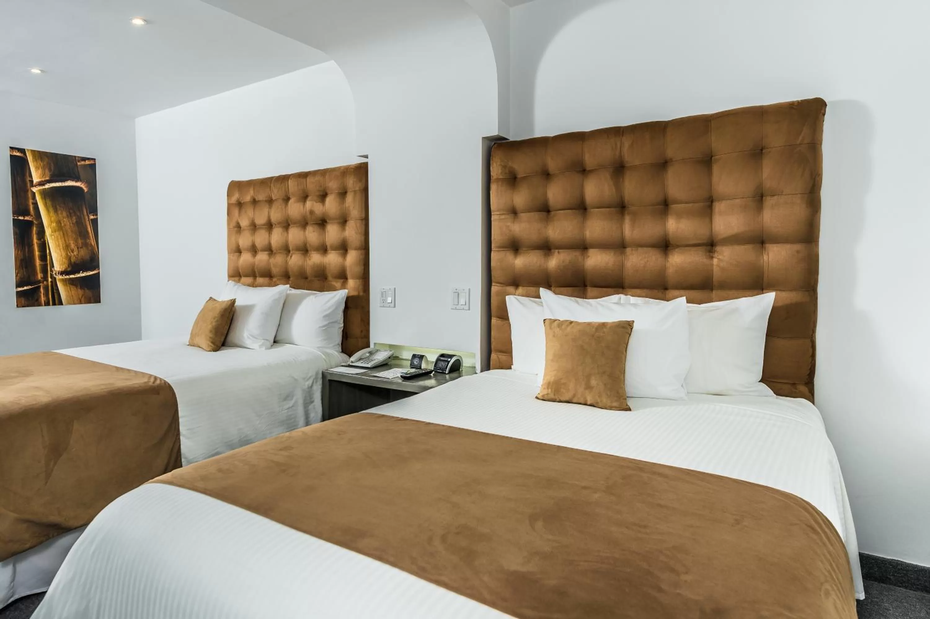 Staff, Bed in Riande Aeropuerto Hotel Casino