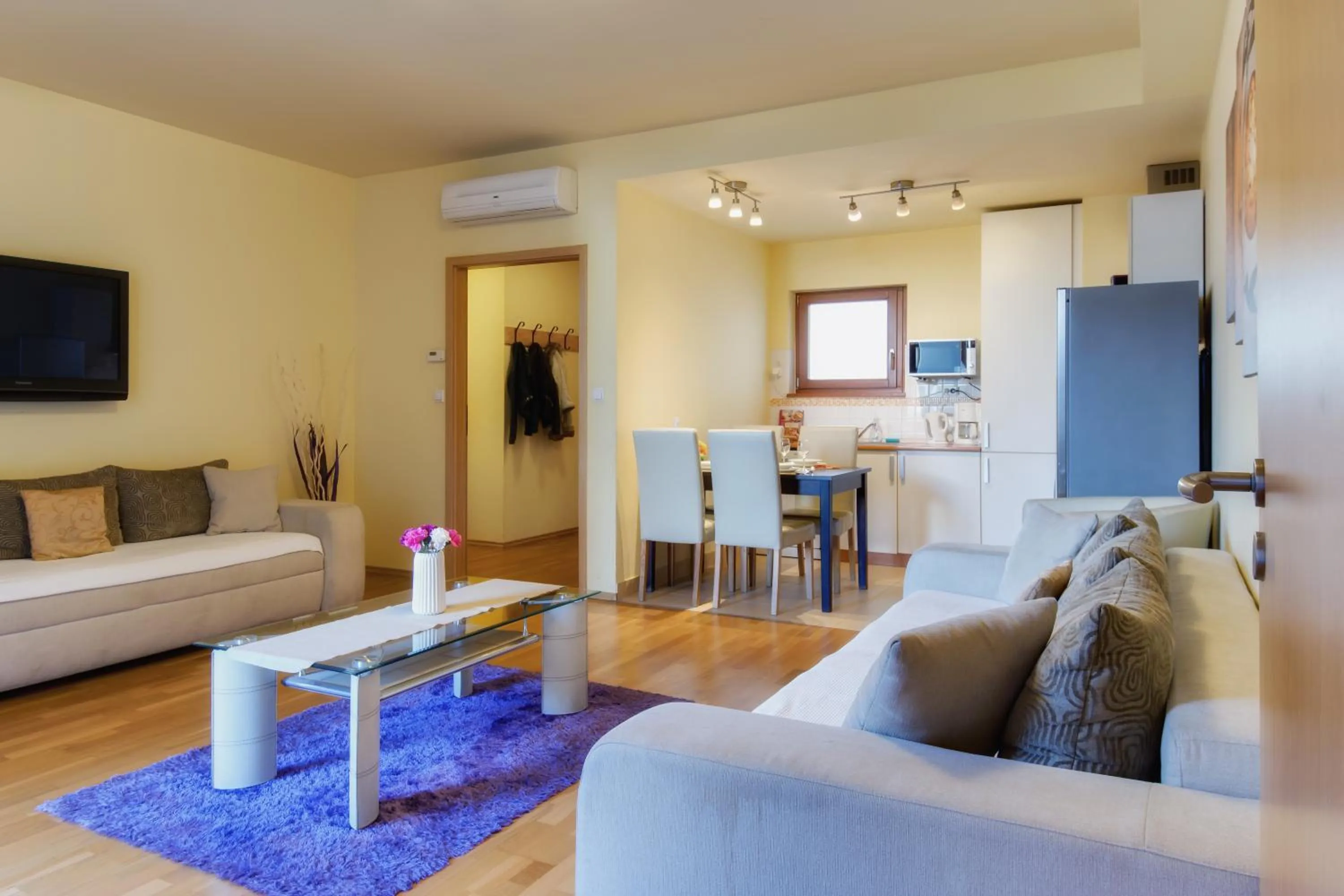 Living room in Trendy Deluxe Apartments