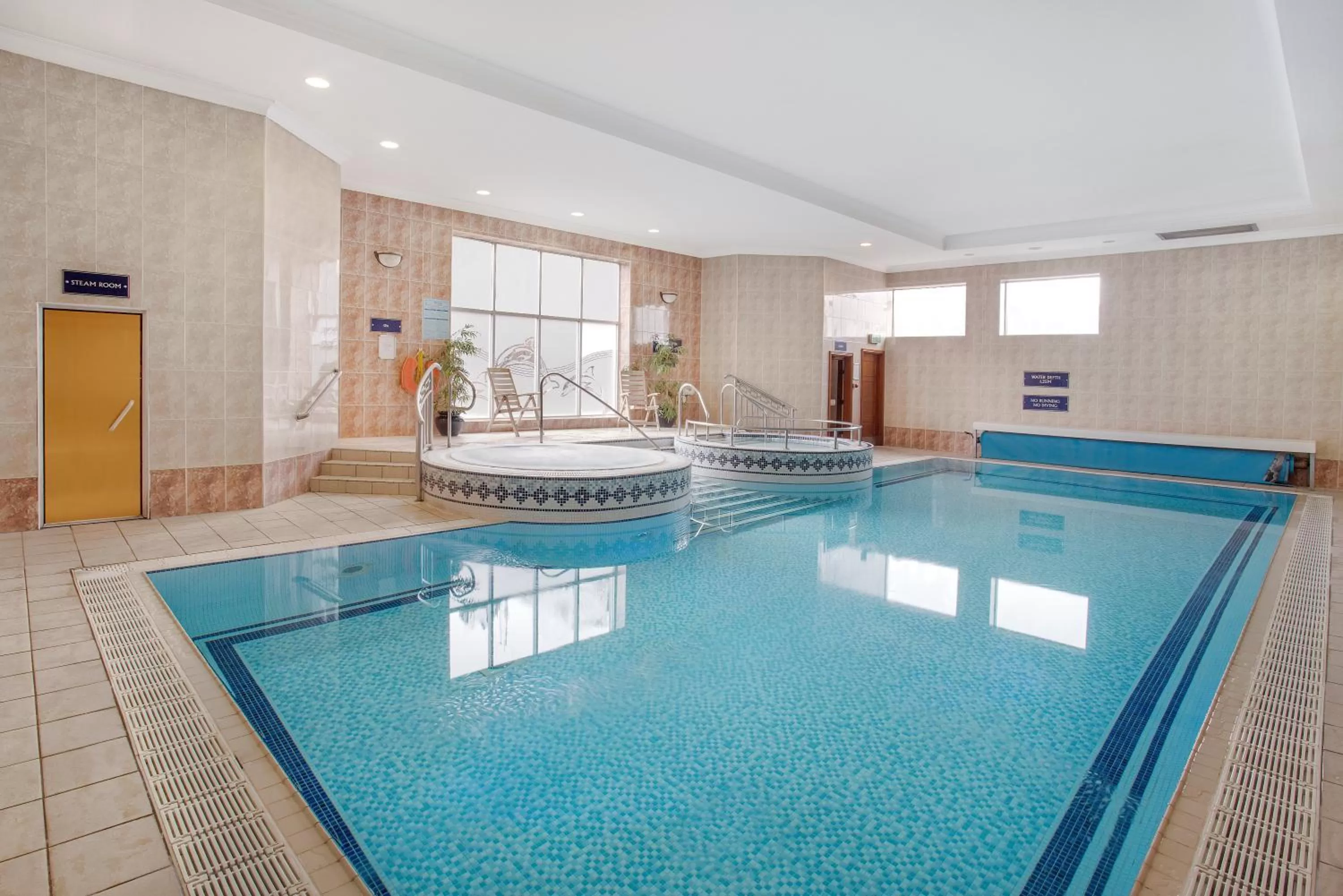 Swimming pool in Leonardo Hotel Inverness