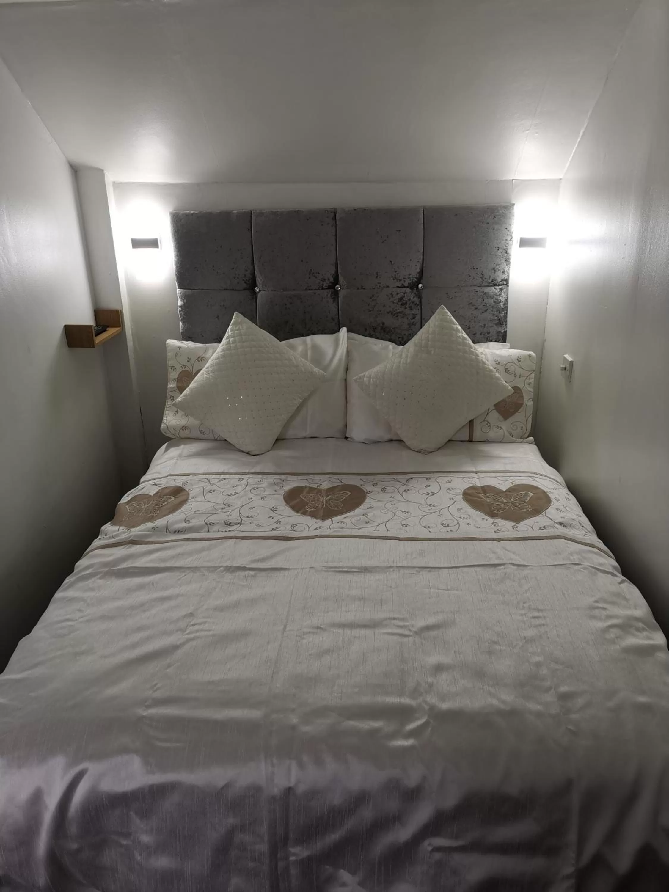 Bedroom, Bed in Glenfern Guest House and a separate Cottage with its own private hot tub