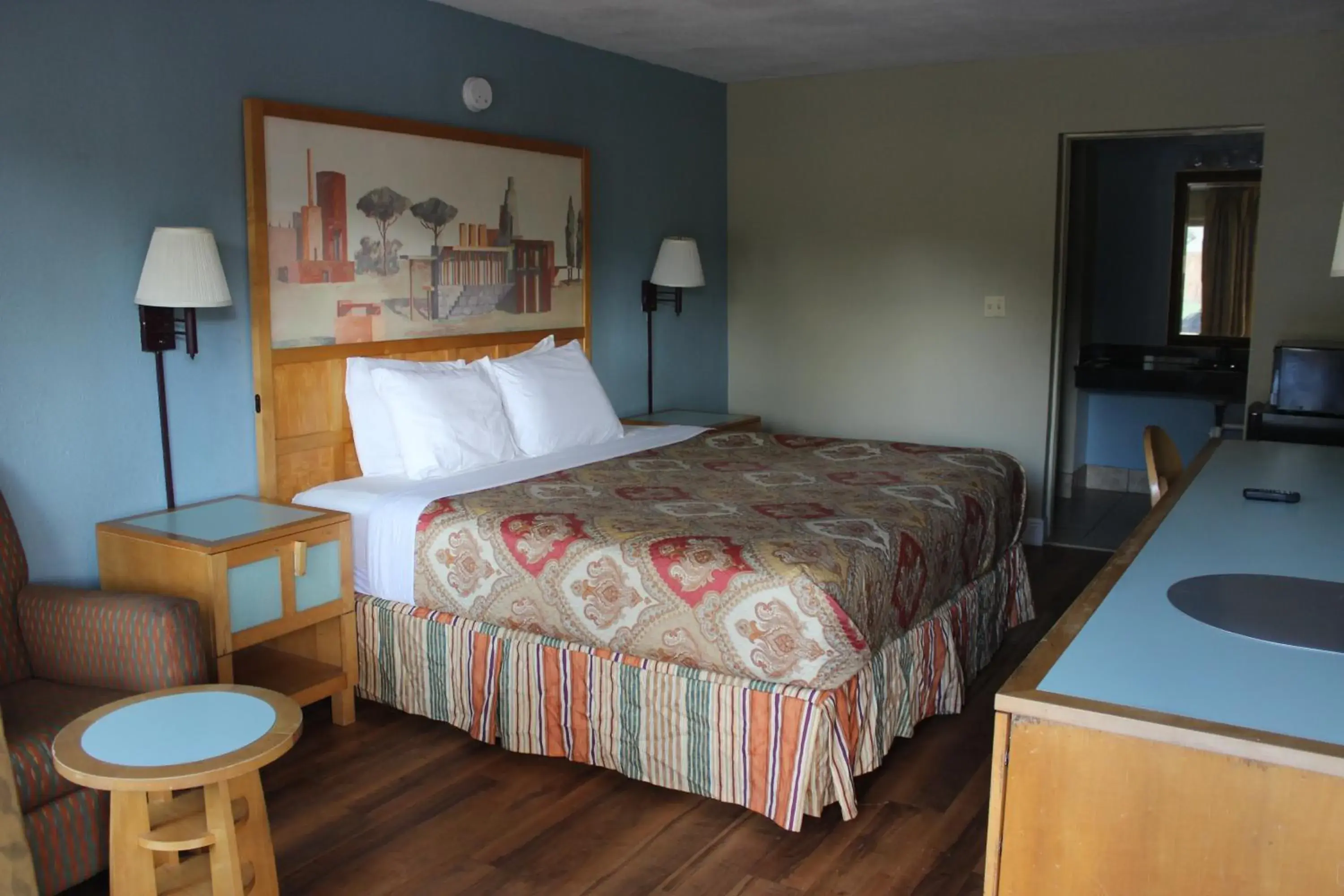 King Room - Non-Smoking in Tampa Inn Near Busch Gardens King Room - Non-Smoking in Tampa Inn Near Busch Gardens