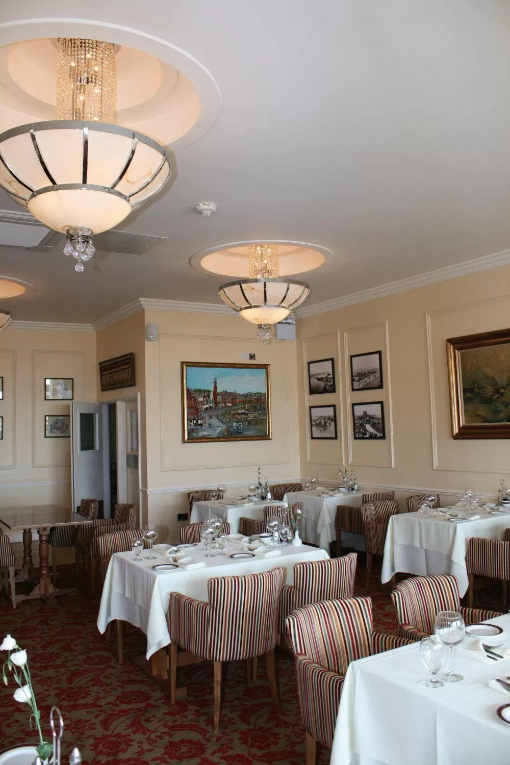 Restaurant/places to eat in Pier Hotel