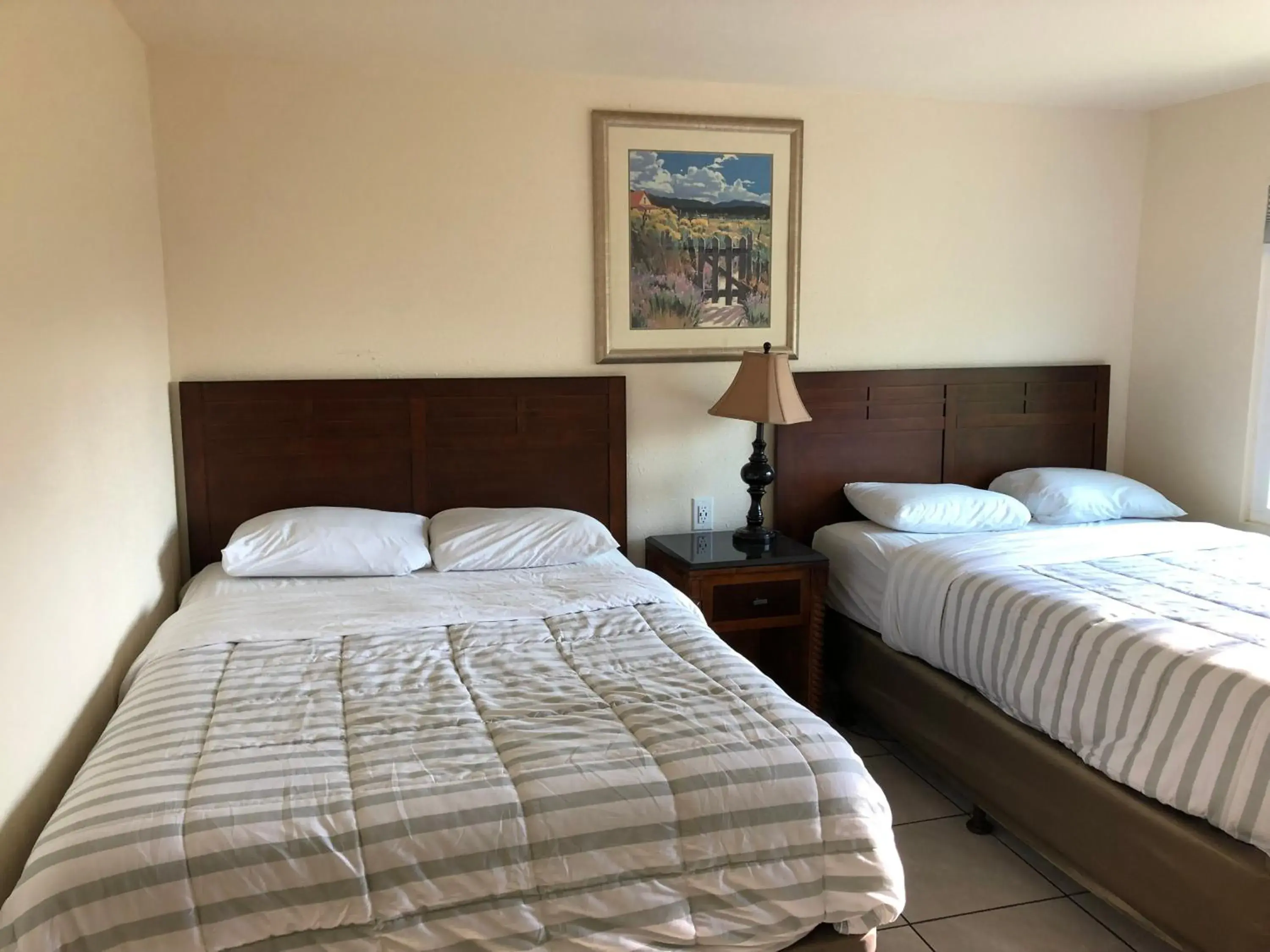 Deluxe Suite in Sierra Lodge Three Rivers Deluxe Suite in Sierra Lodge Three Rivers