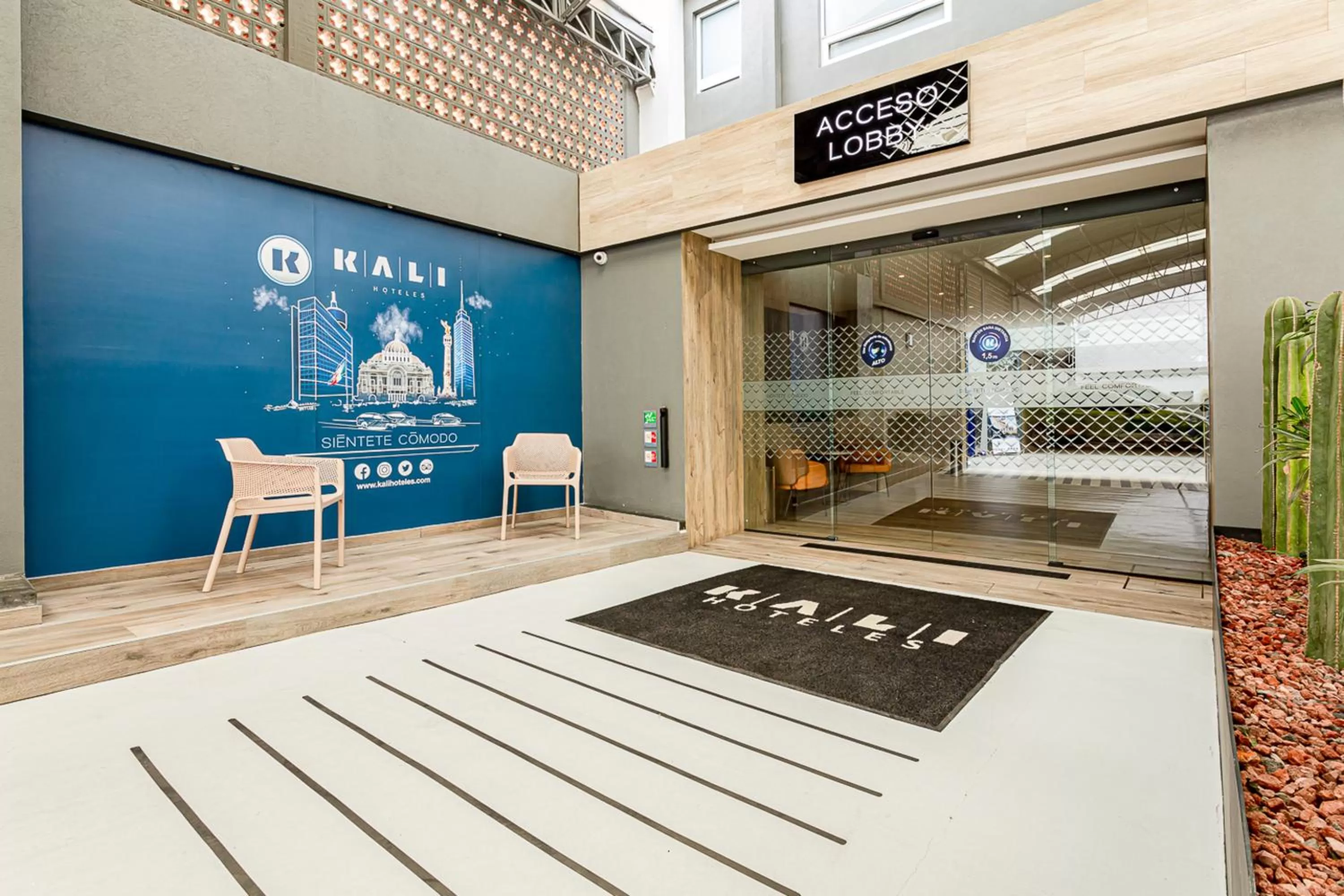 Communal lounge/ TV room in KALI Centro Mexico City