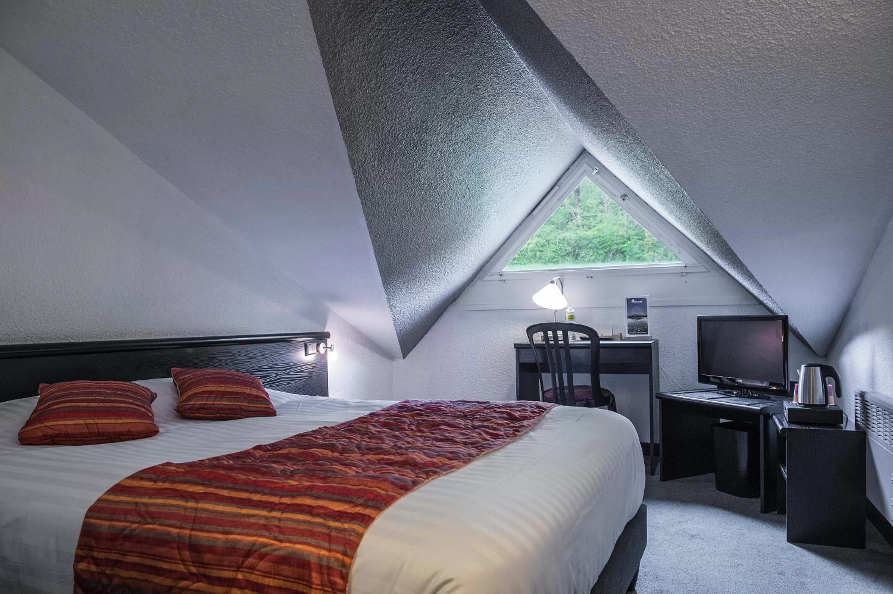 Photo of the whole room, Bed in Logis Murtel