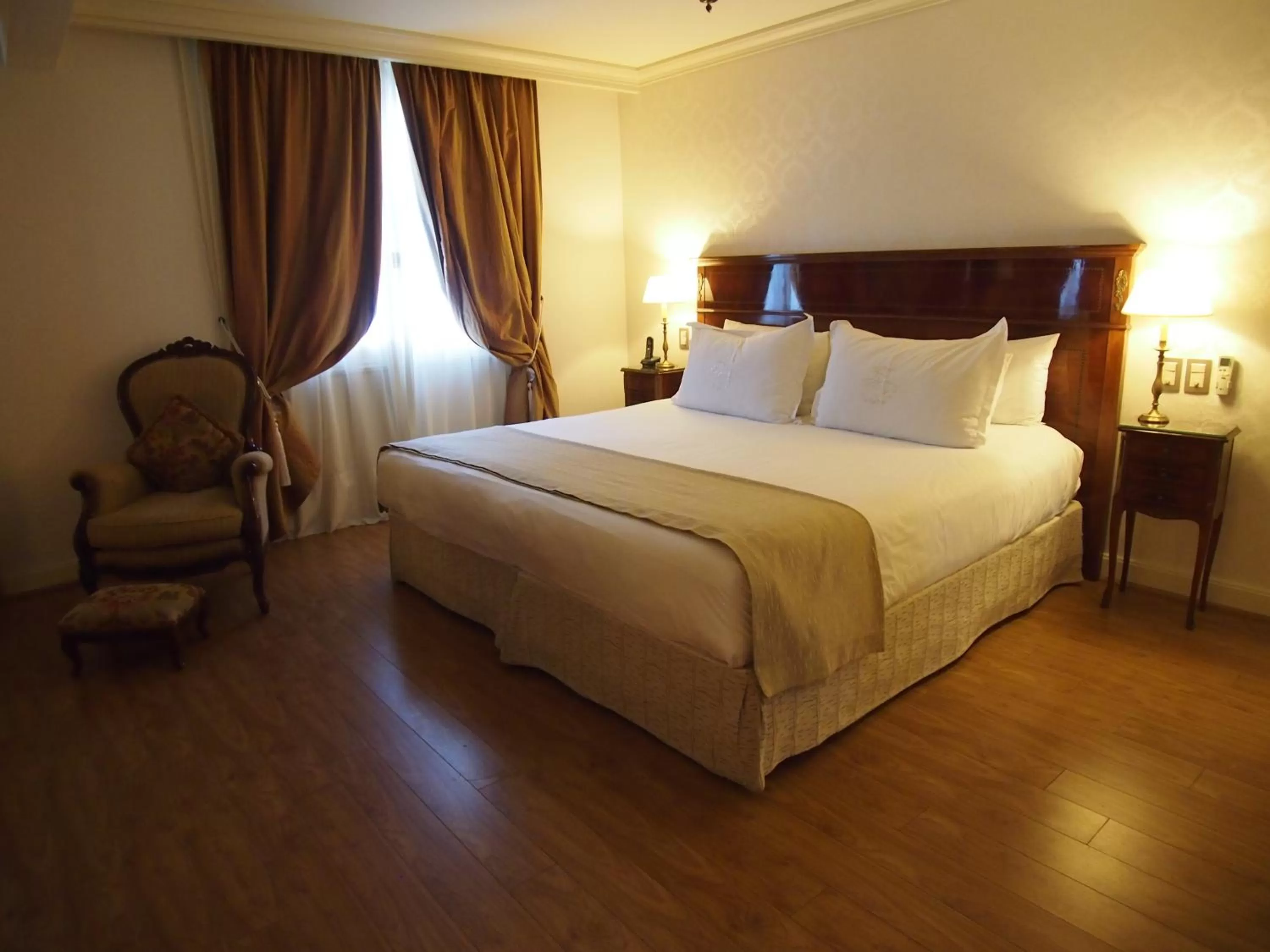 Photo of the whole room, Bed in Melia Recoleta Plaza Hotel
