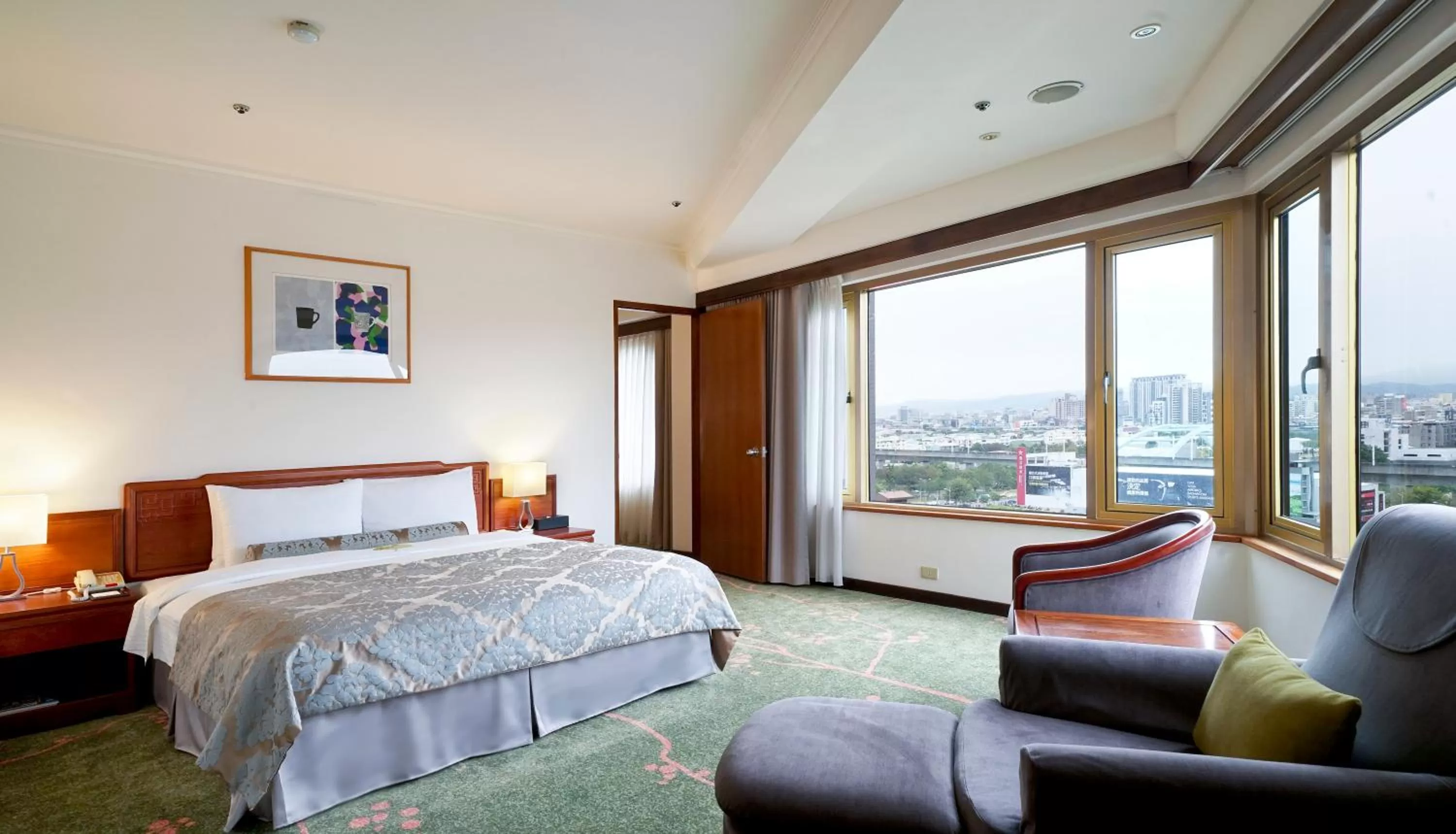 View (from property/room), Bed in The Howard Prince Hotel Taichung