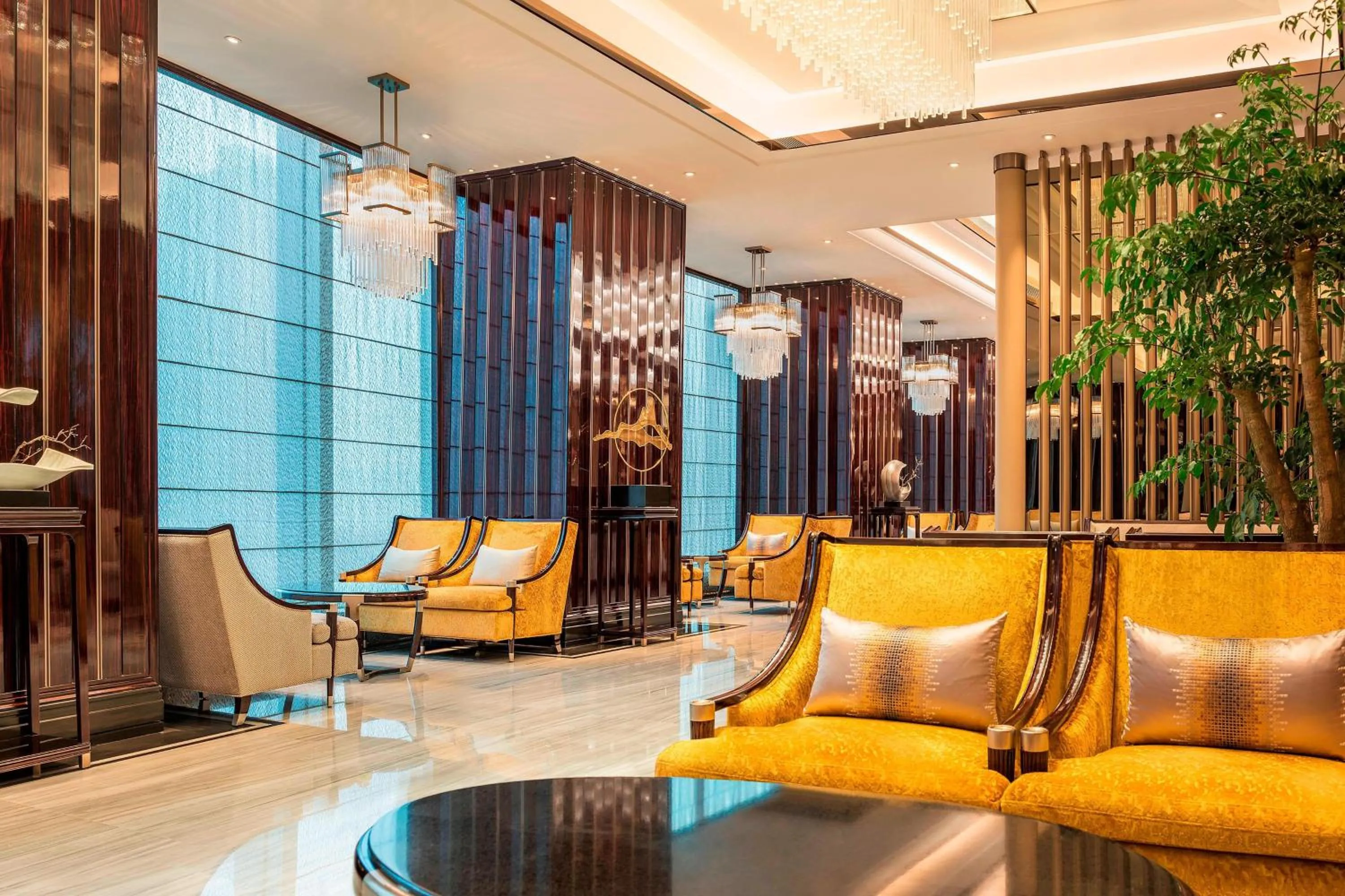 Lounge or bar in The St. Regis Changsha