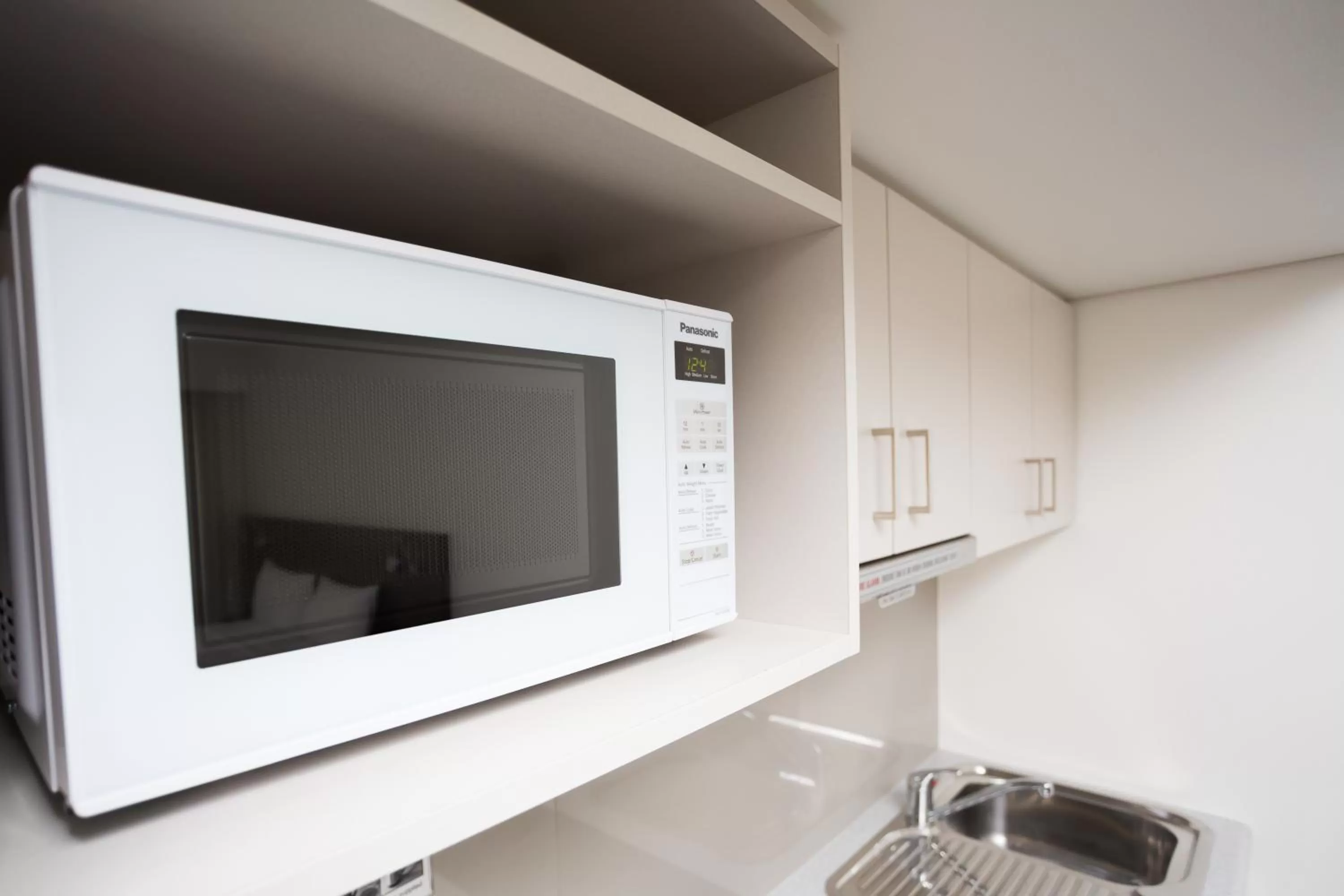 Kitchen or kitchenette in St Ives Apartments
