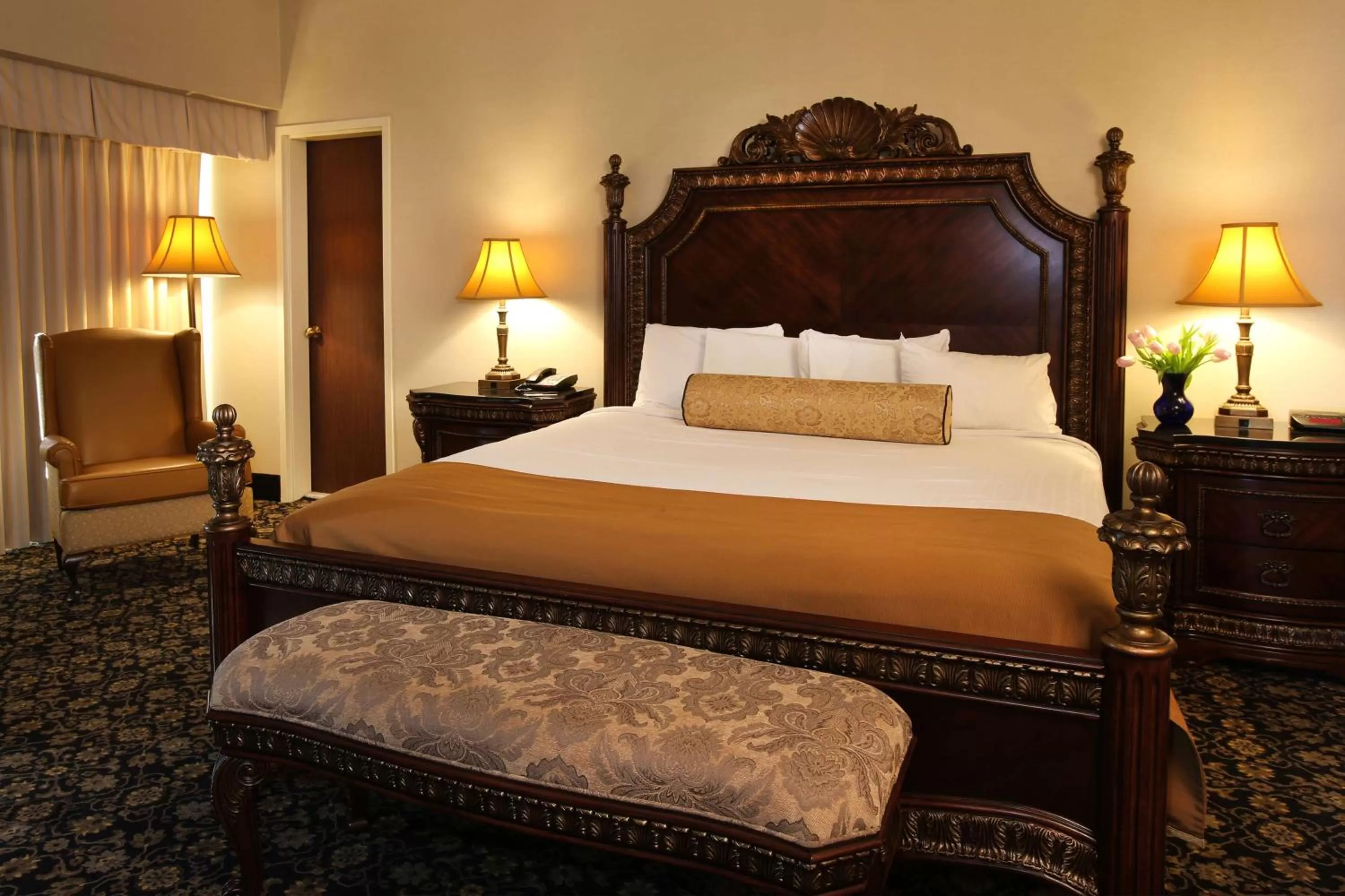 Photo of the whole room, Bed in The Claridge Hotel