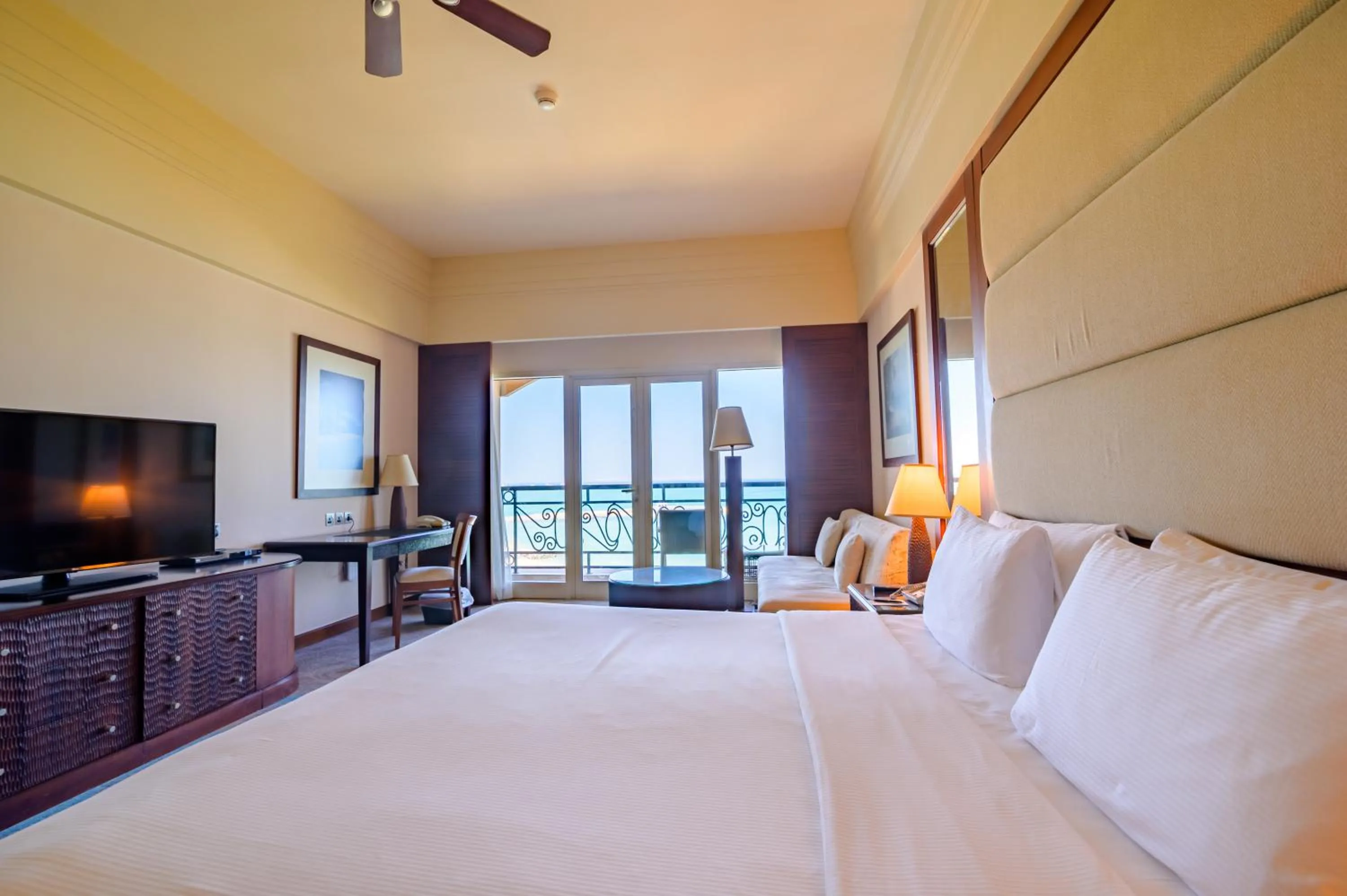 Bedroom, Bed in Danat Jebel Dhanna Resort