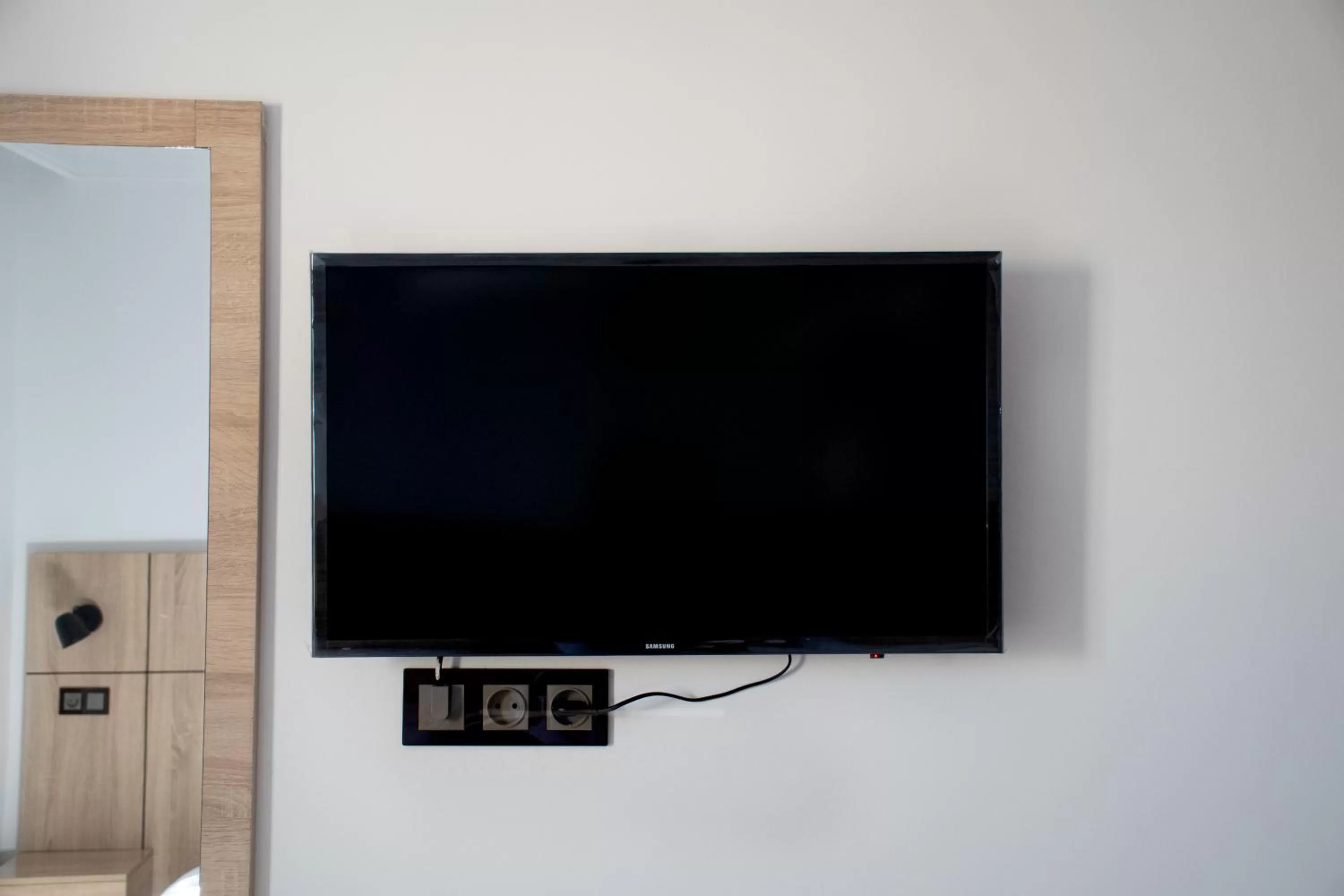 TV and multimedia in Karam City Hotel