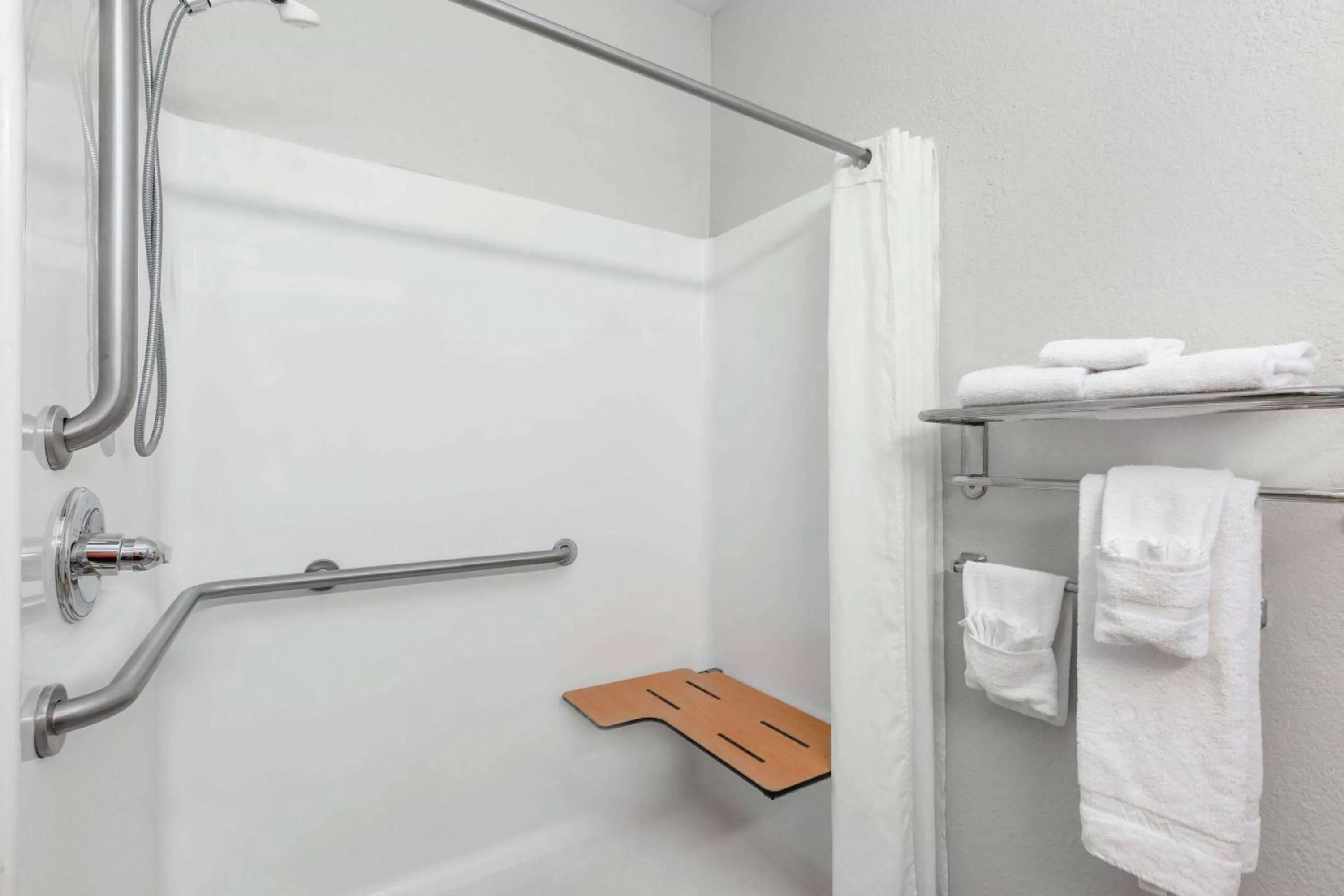 Bed in Microtel Inn & Suites by Wyndham Hoover/Birmingham