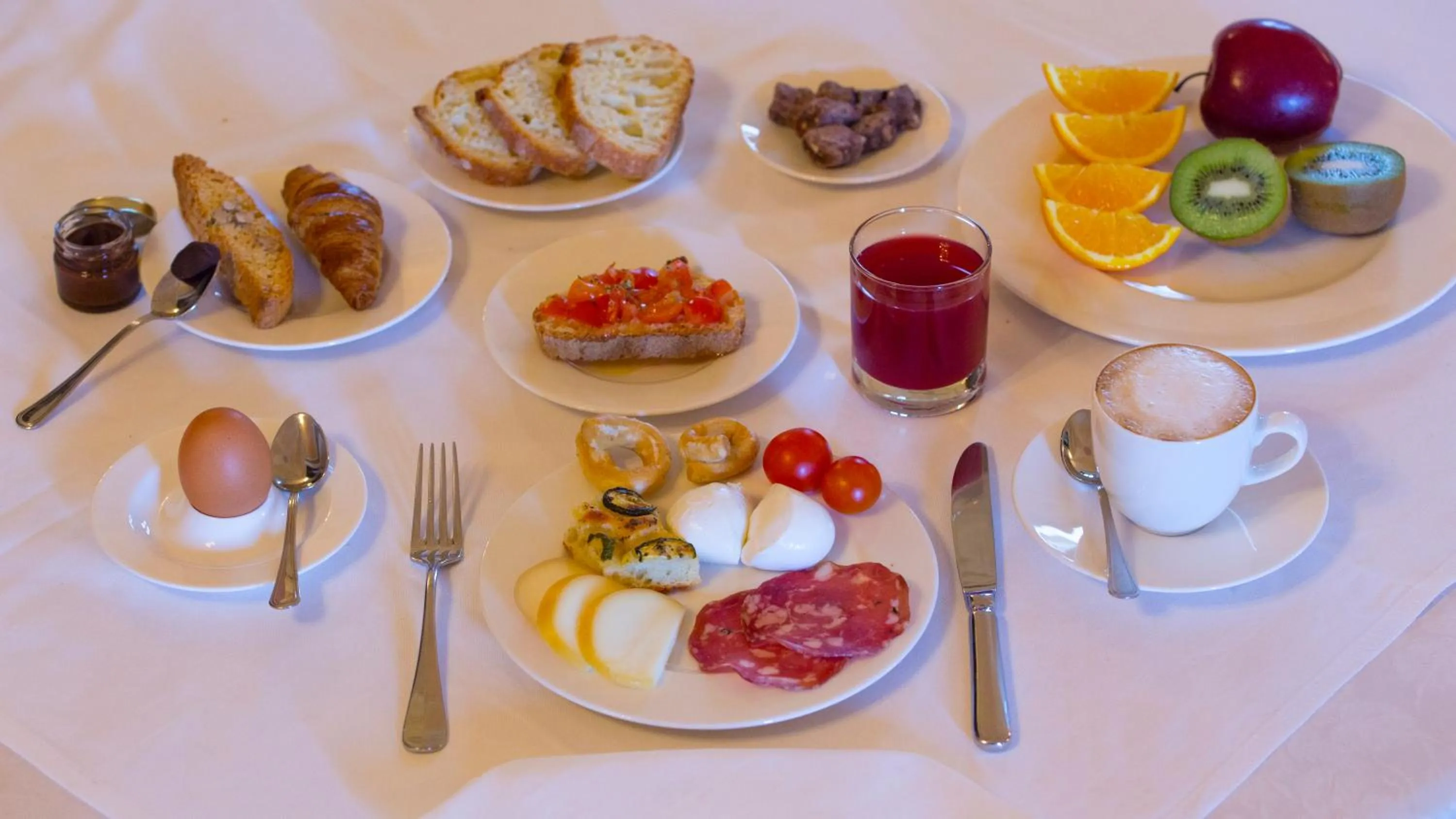 Food and drinks in Palazzo Viceconte