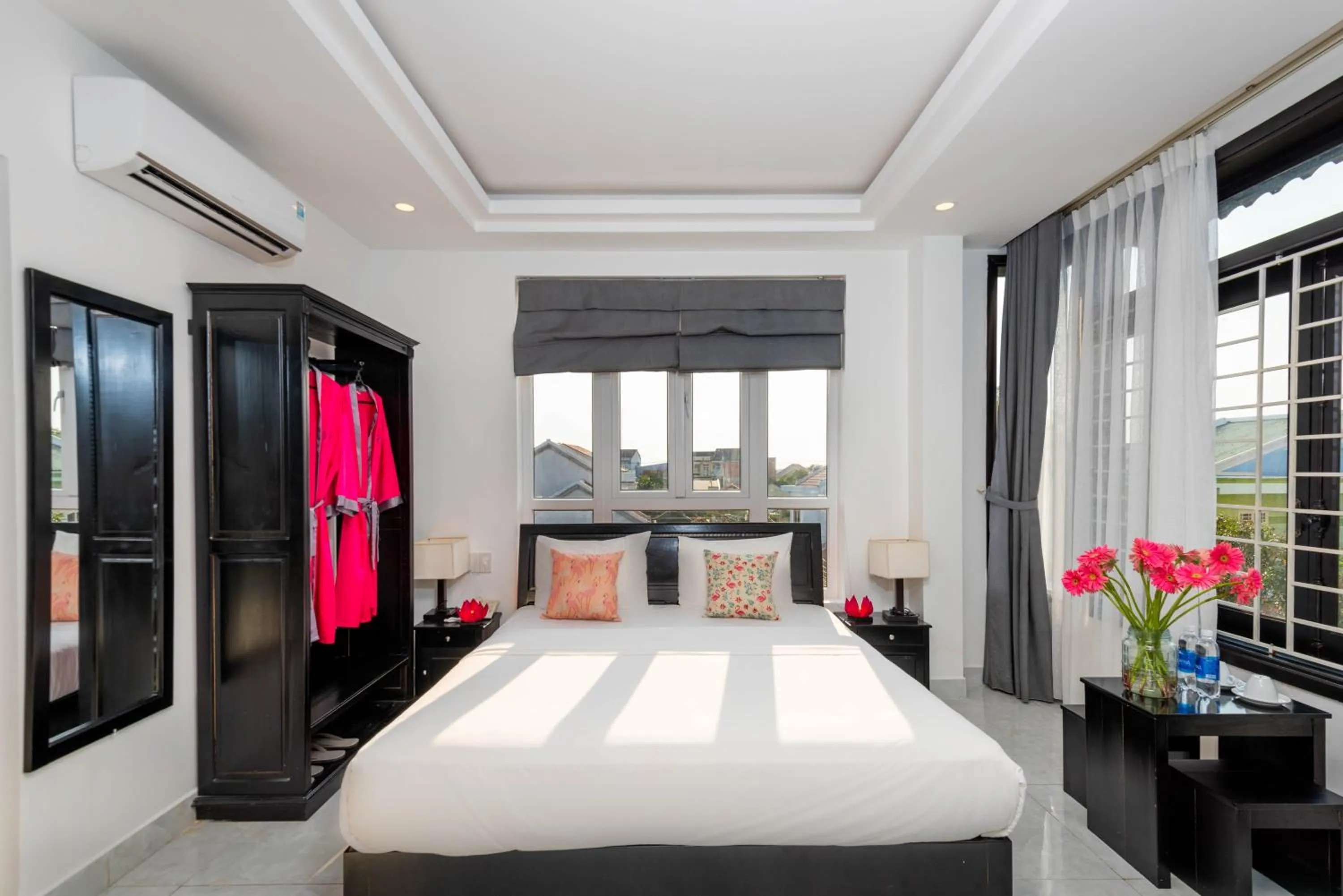 Bed in Flamingo Villa Homestay - Big Rooms with Balcony - Close to Hoi An Old Town 200m & Temple Bridge - Large Outside Pool for Sun Bathing