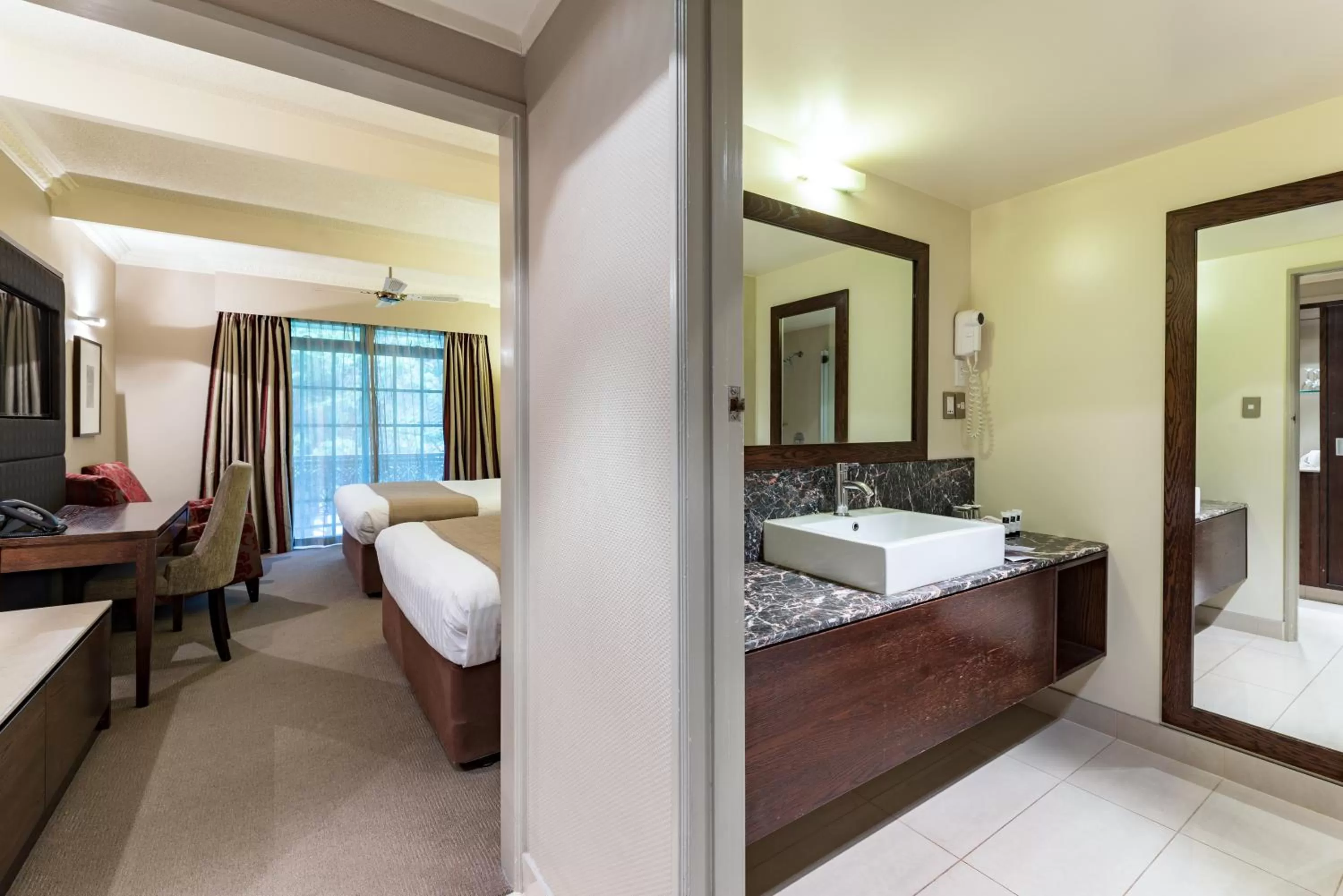 Bedroom, Bed in Distinction Hotel Rotorua