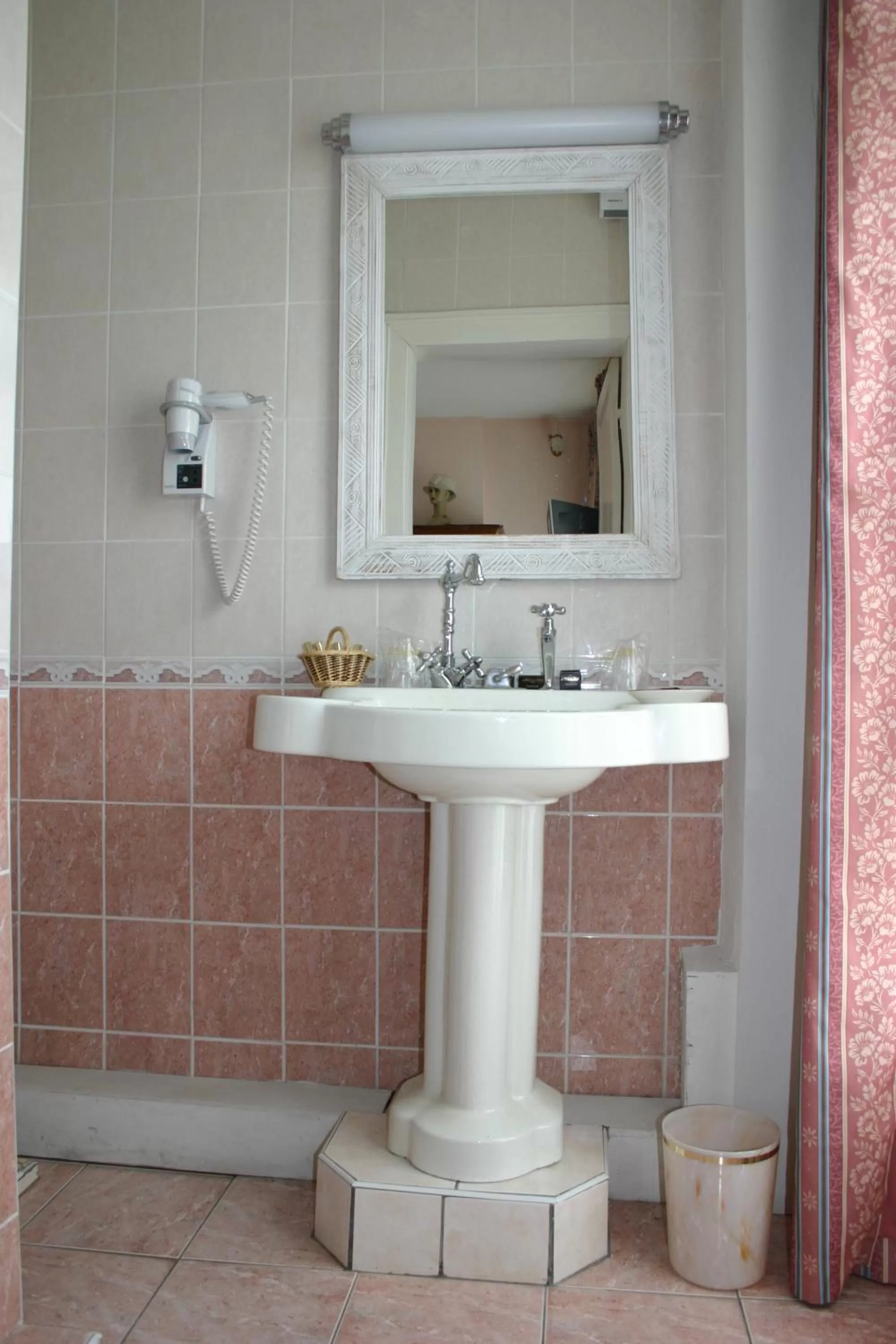 Bathroom in Au Château Des Thermes