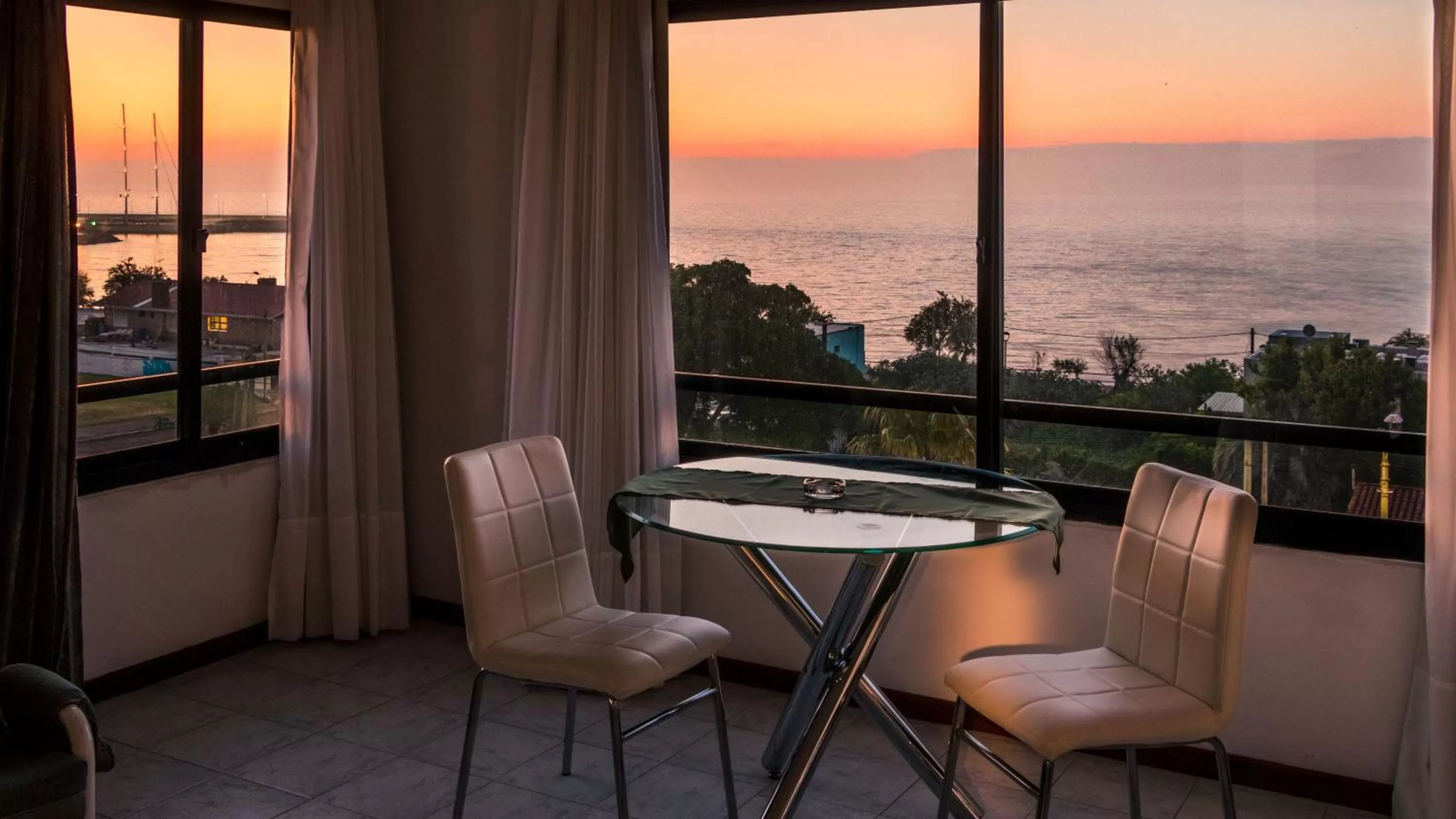 Sunrise/Sunset in Hotel Ricadi