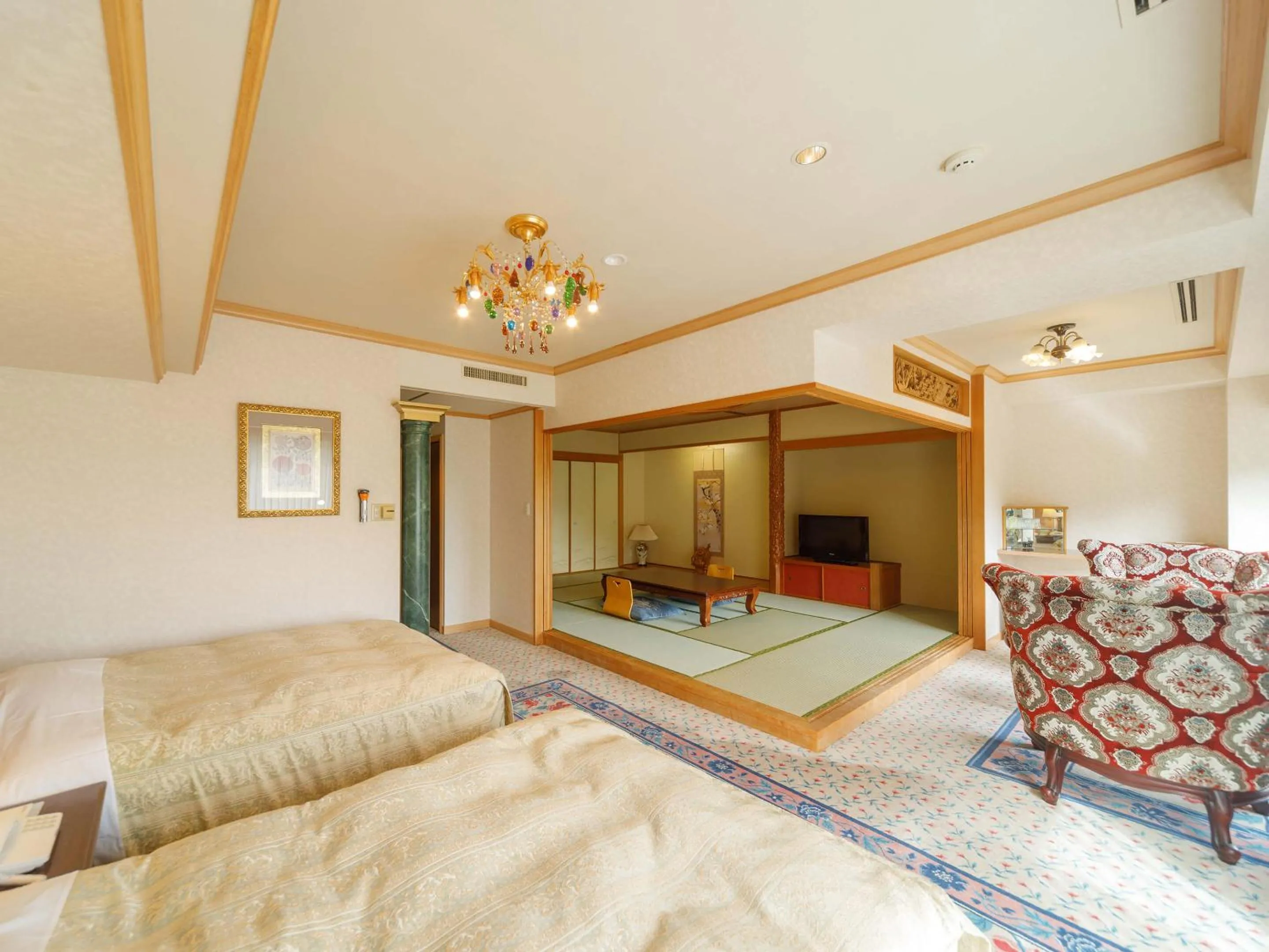 Living room, Bed in Jozankei View Hotel