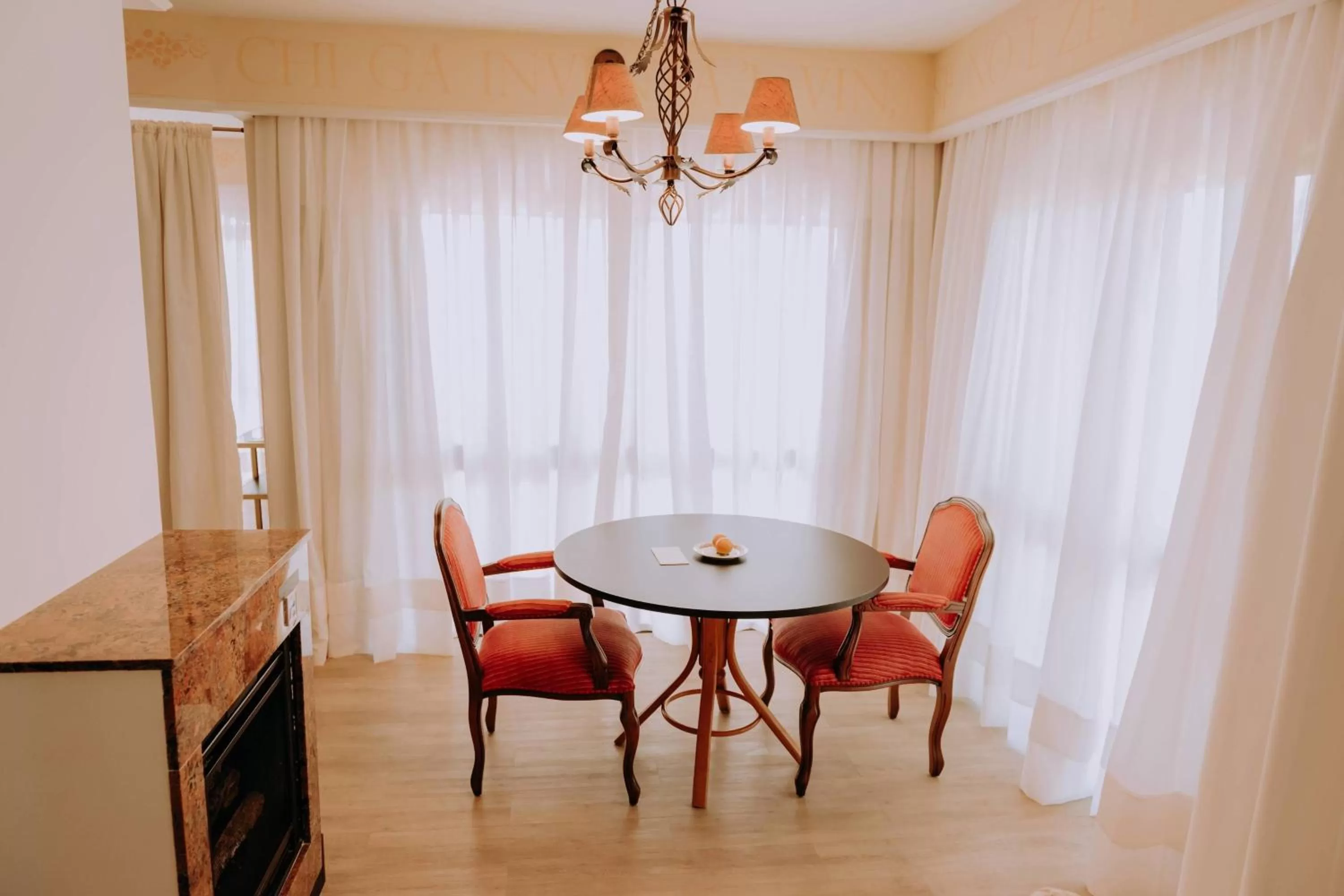 Bedroom, Dining Area in Hotel & Spa do Vinho, Autograph Collection