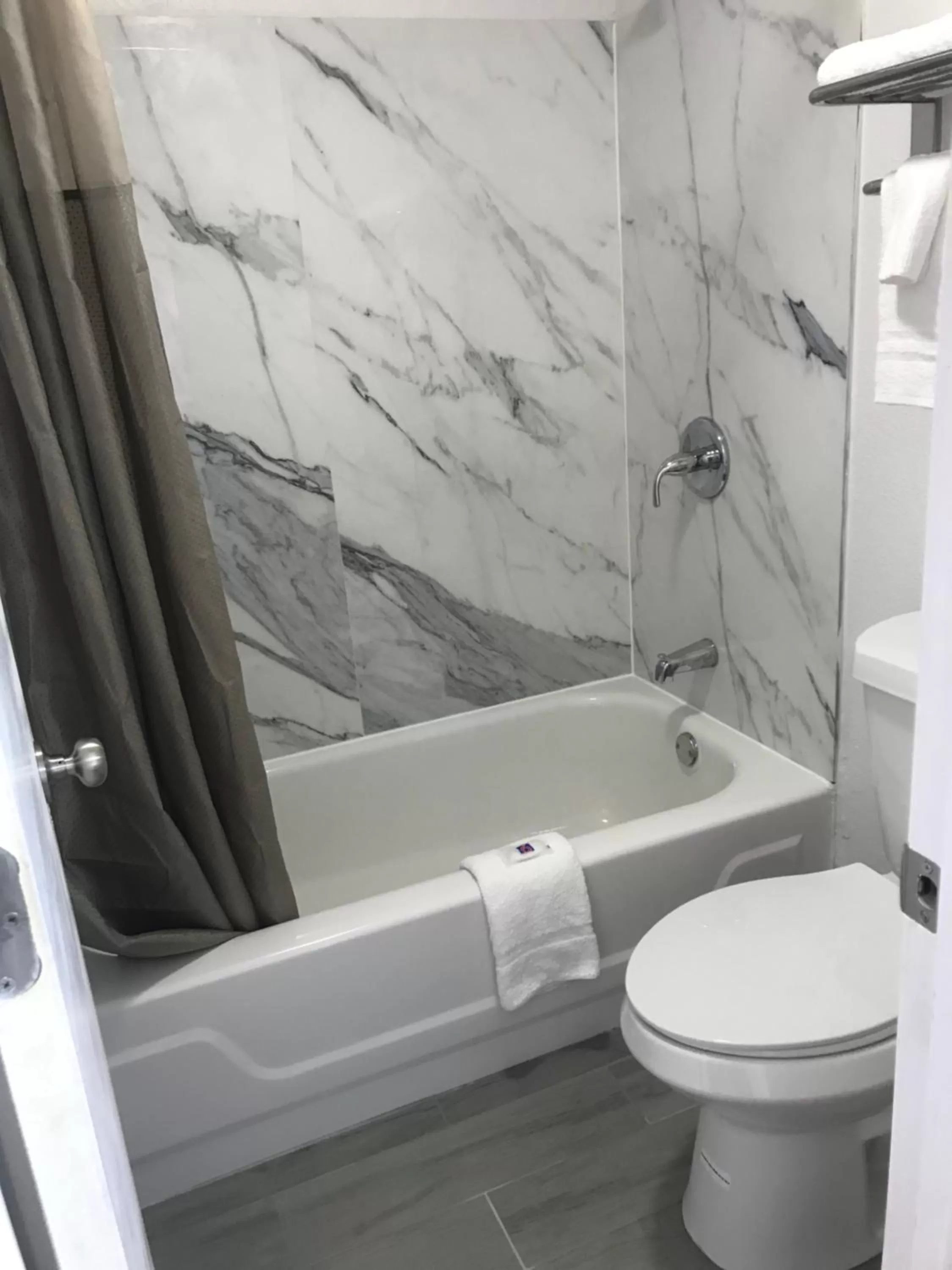 Bathroom in Motel 6-Alma, AR