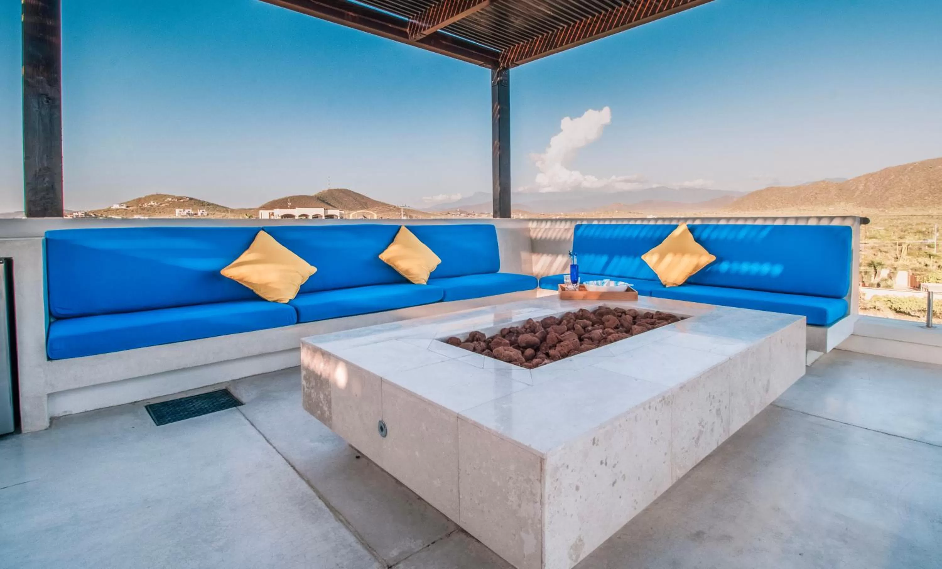 BBQ facilities, Seating Area in Cerritos Surf Residences