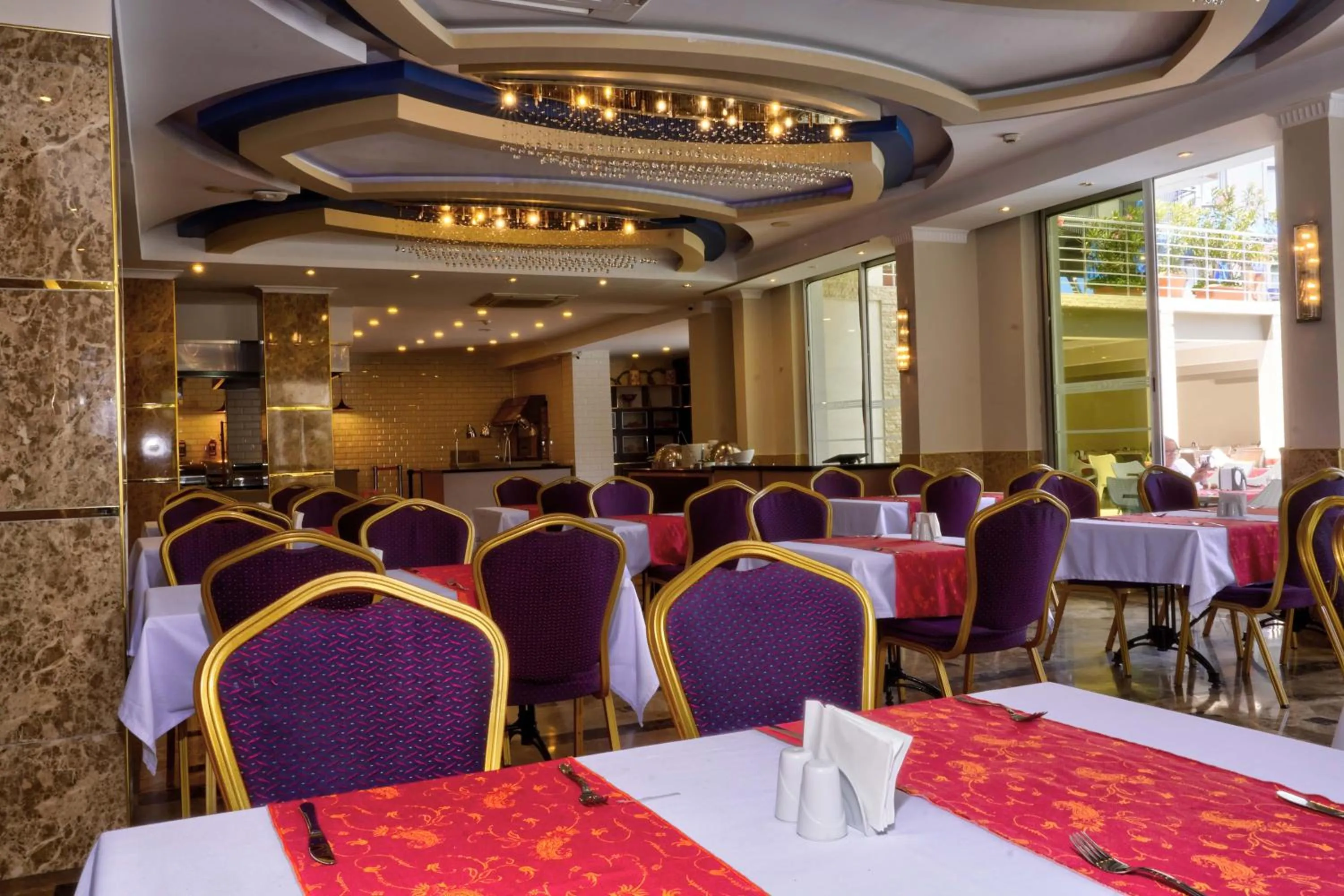 Restaurant/places to eat in Tac Premier Hotel & Spa