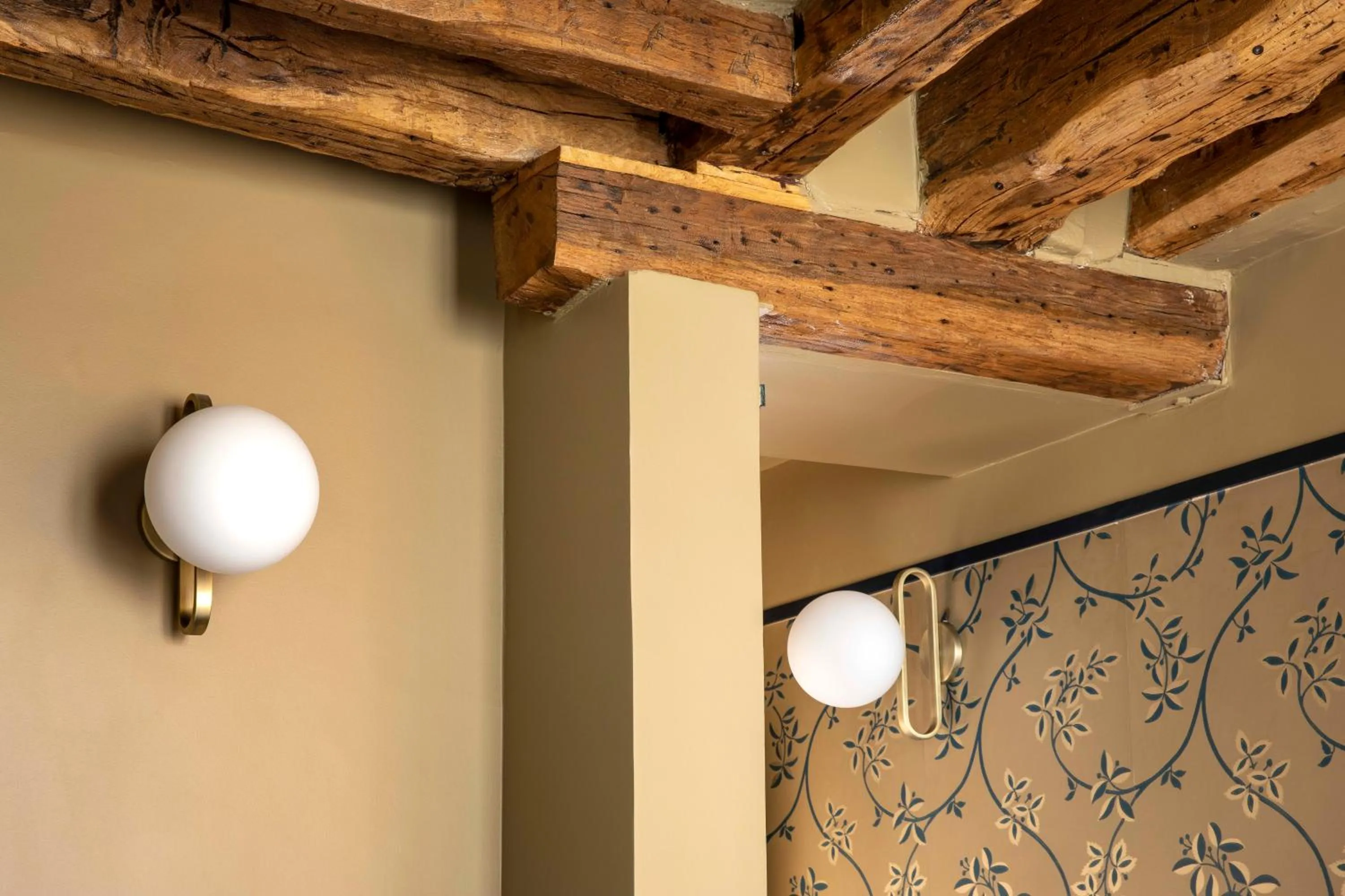 Photo of the whole room in Hotel des Deux-Iles - Notre-Dame