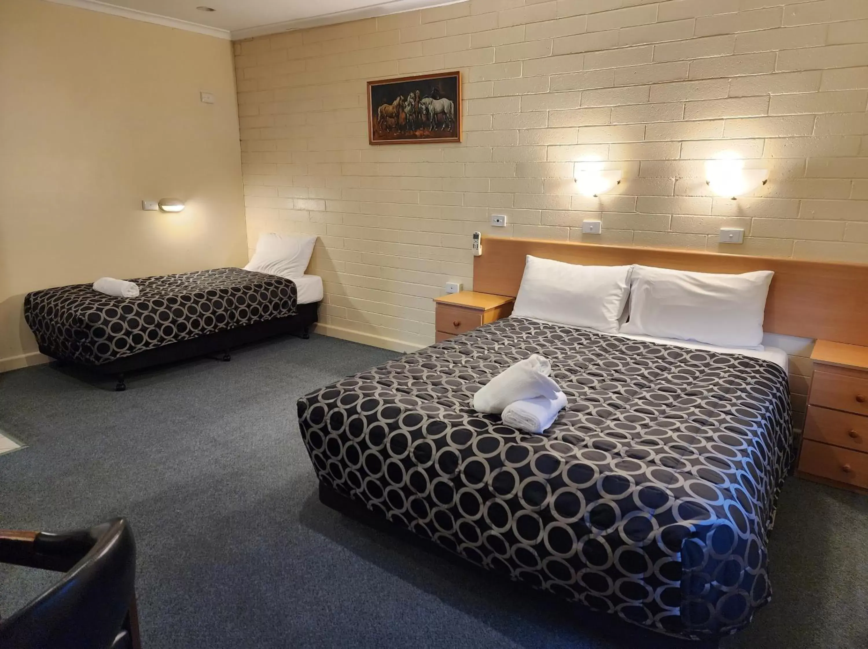 Twin Room - Disability Access in Hume Inn Motel Albury CBD Twin Room - Disability Access in Hume Inn Motel Albury CBD