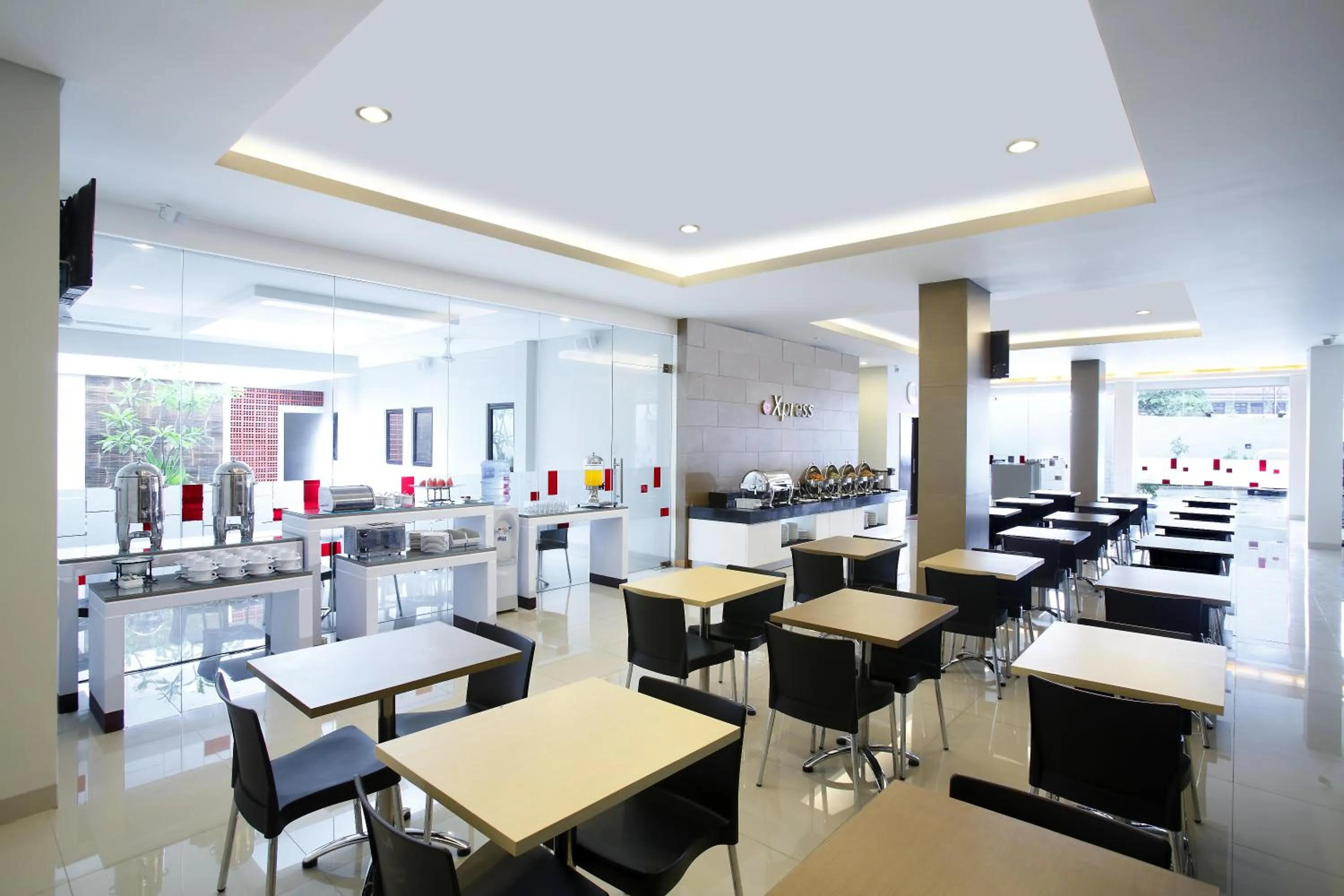 Restaurant/places to eat in Amaris Hotel Madiun