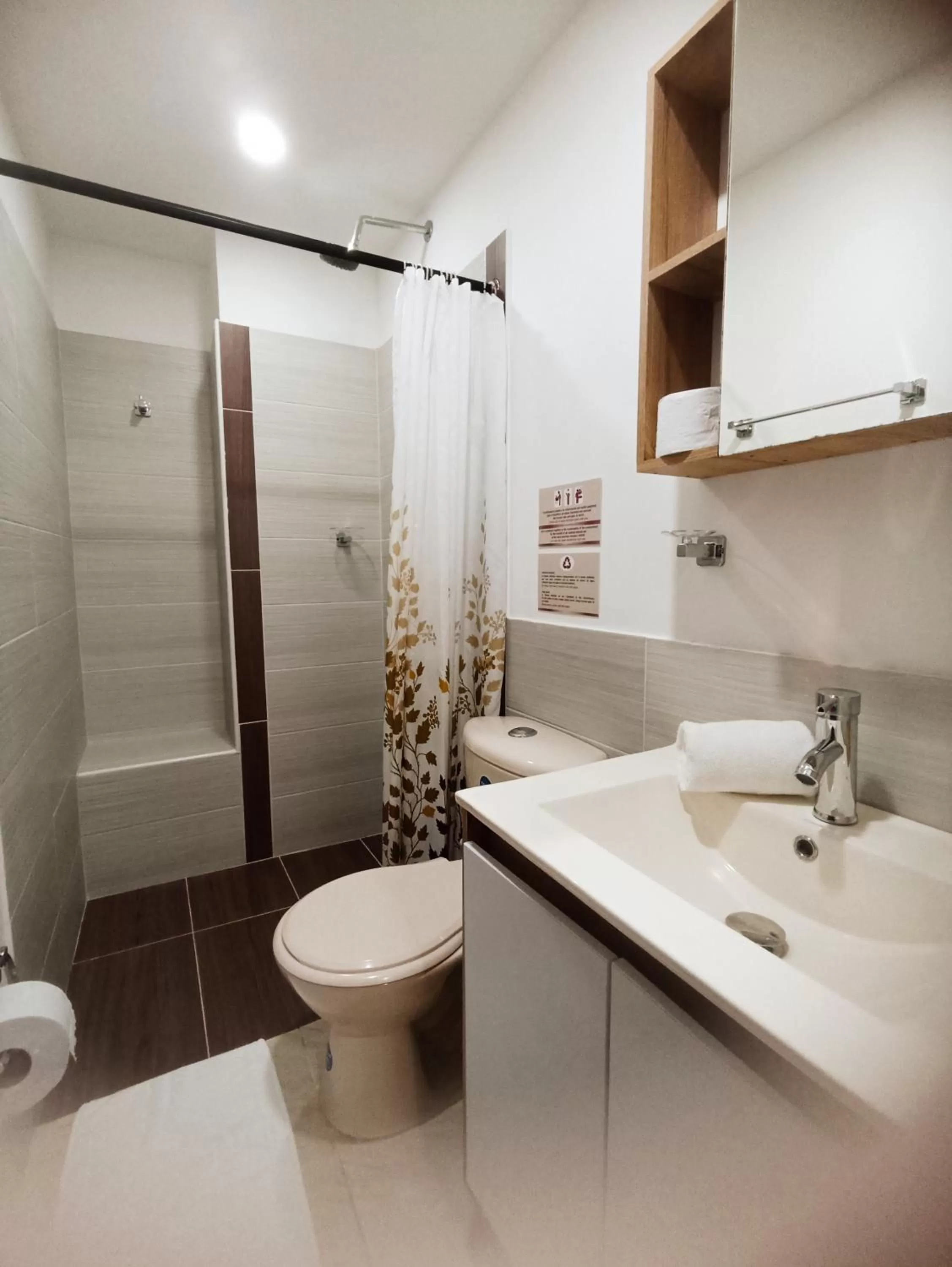 Bathroom in Laureles Guest House LGH Hotel