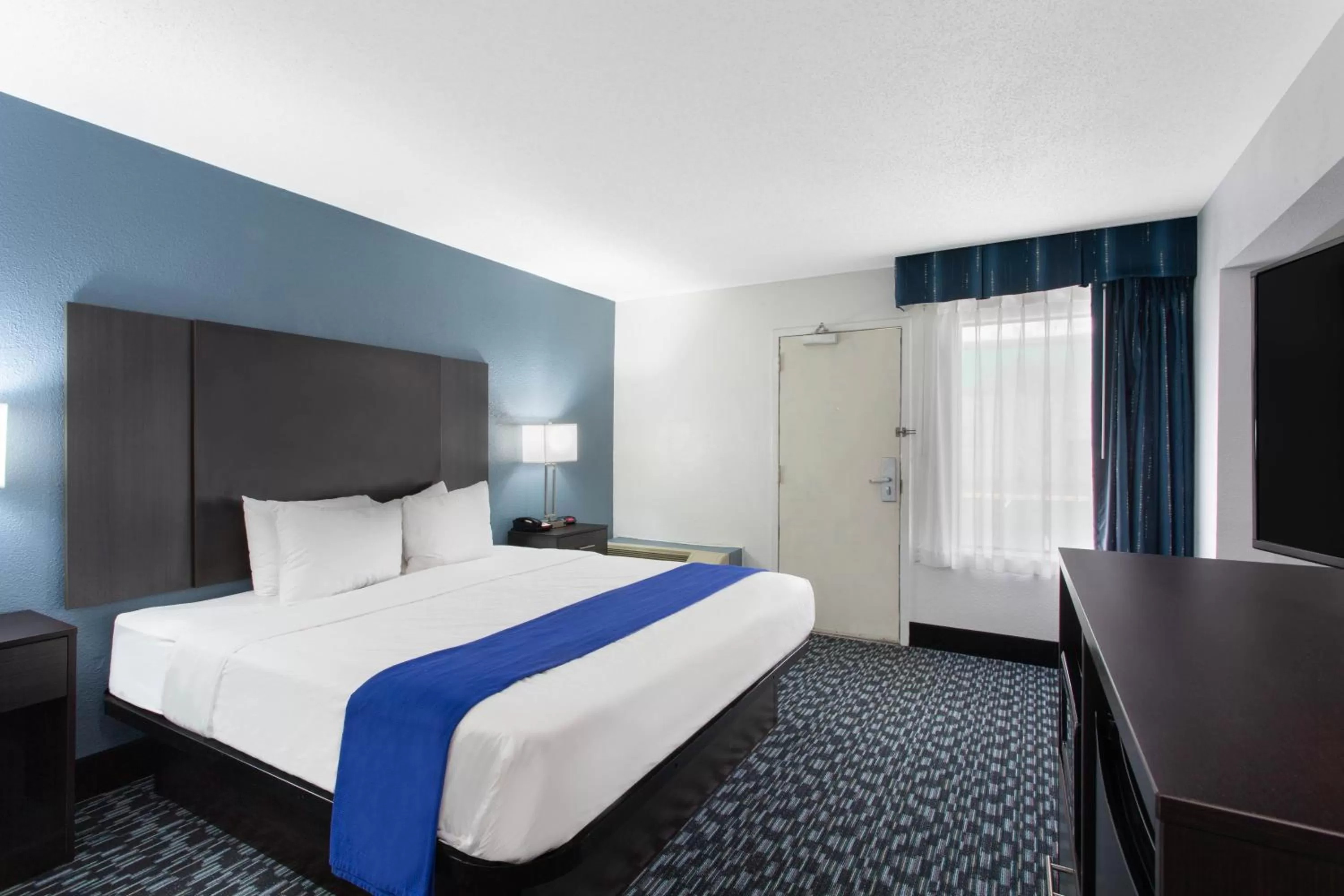 University Inn & Suites