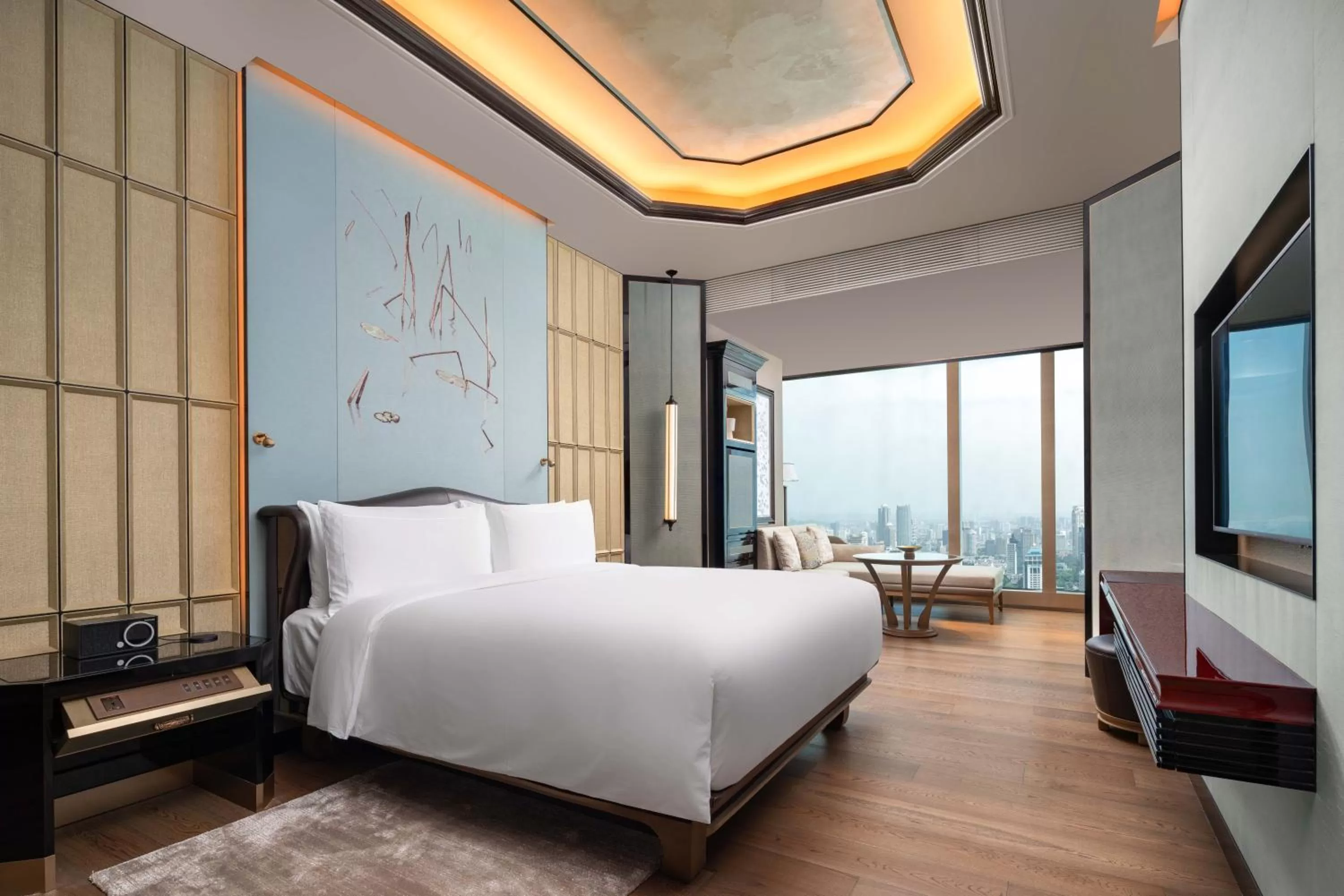 Photo of the whole room, Bed in The Ritz-Carlton, Nanjing