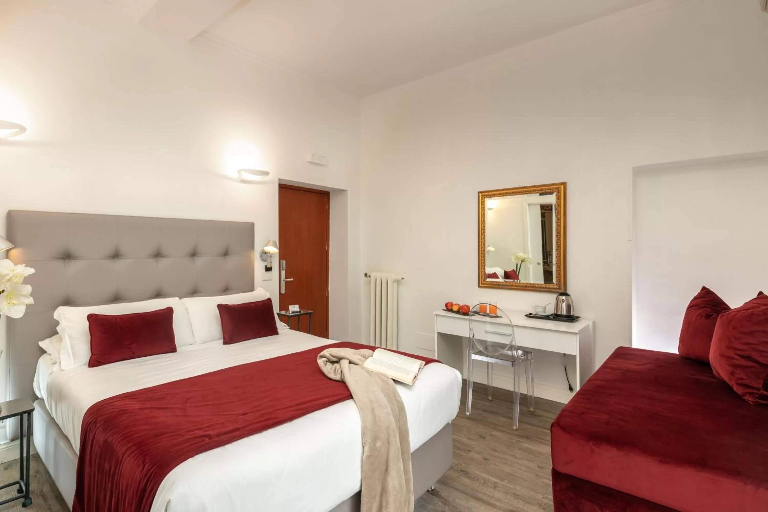 Photo of the whole room, Bed in Hotel Navona